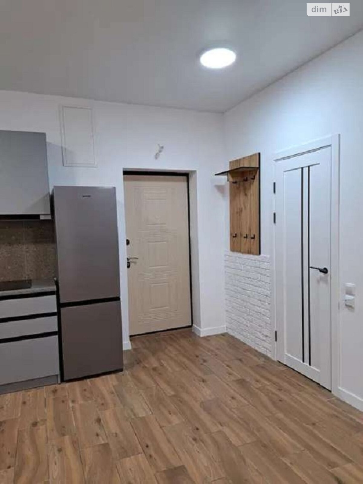 Spacious Apartment in New Club House on Williams Street