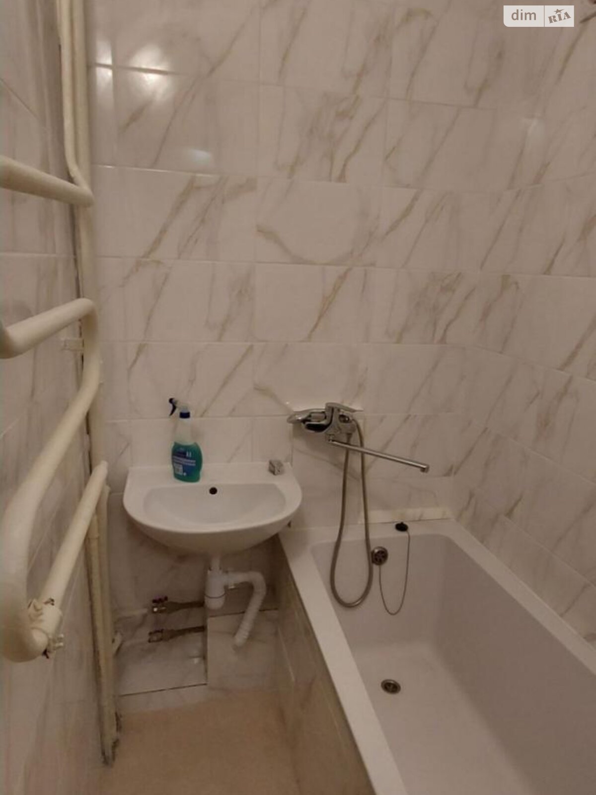 Comfortable apartment in brick building on low floor