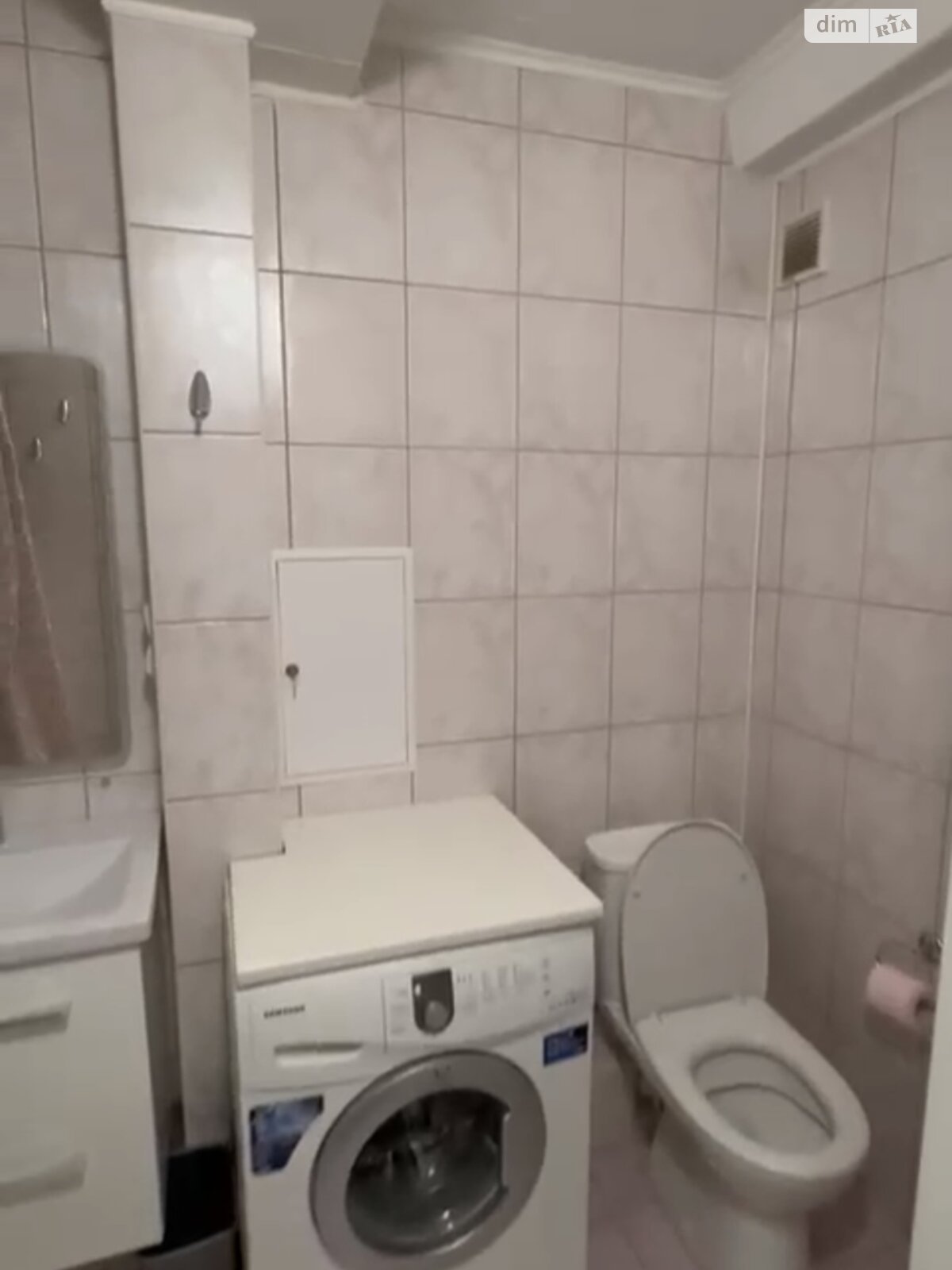 Two-room apartment with kitchen-living room and bedroom, no commission