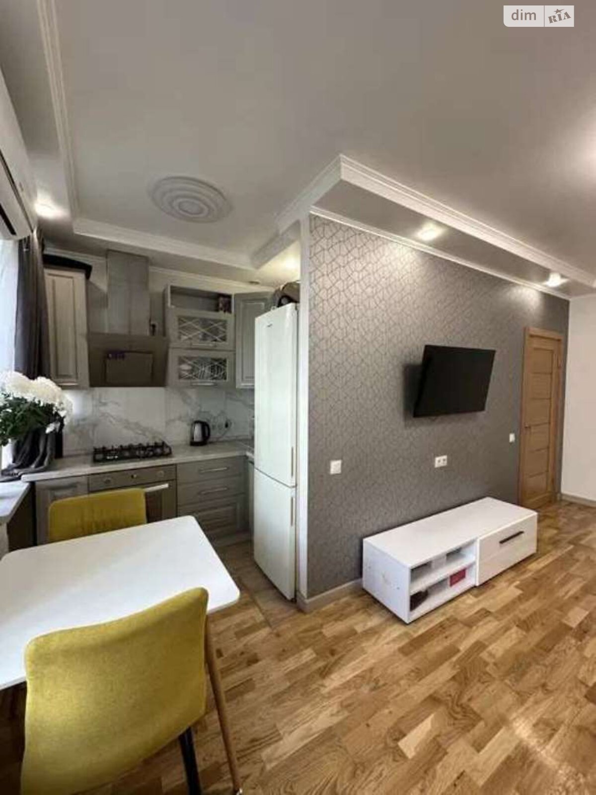 1-bedroom apartment near Kontraktova Square metro, fully furnished