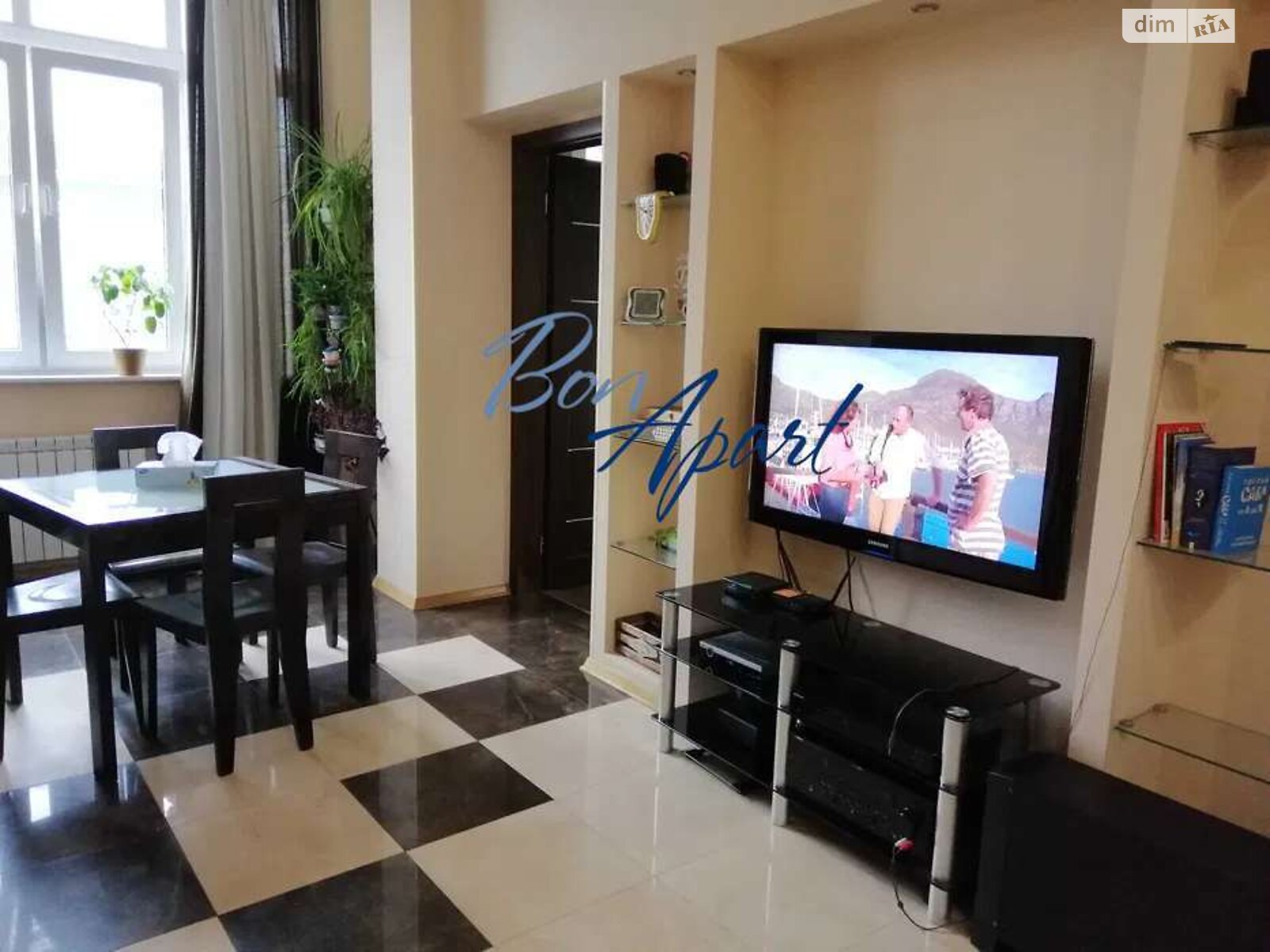 Spacious Central Apartment with Two Separate Bedrooms and Comfort Features