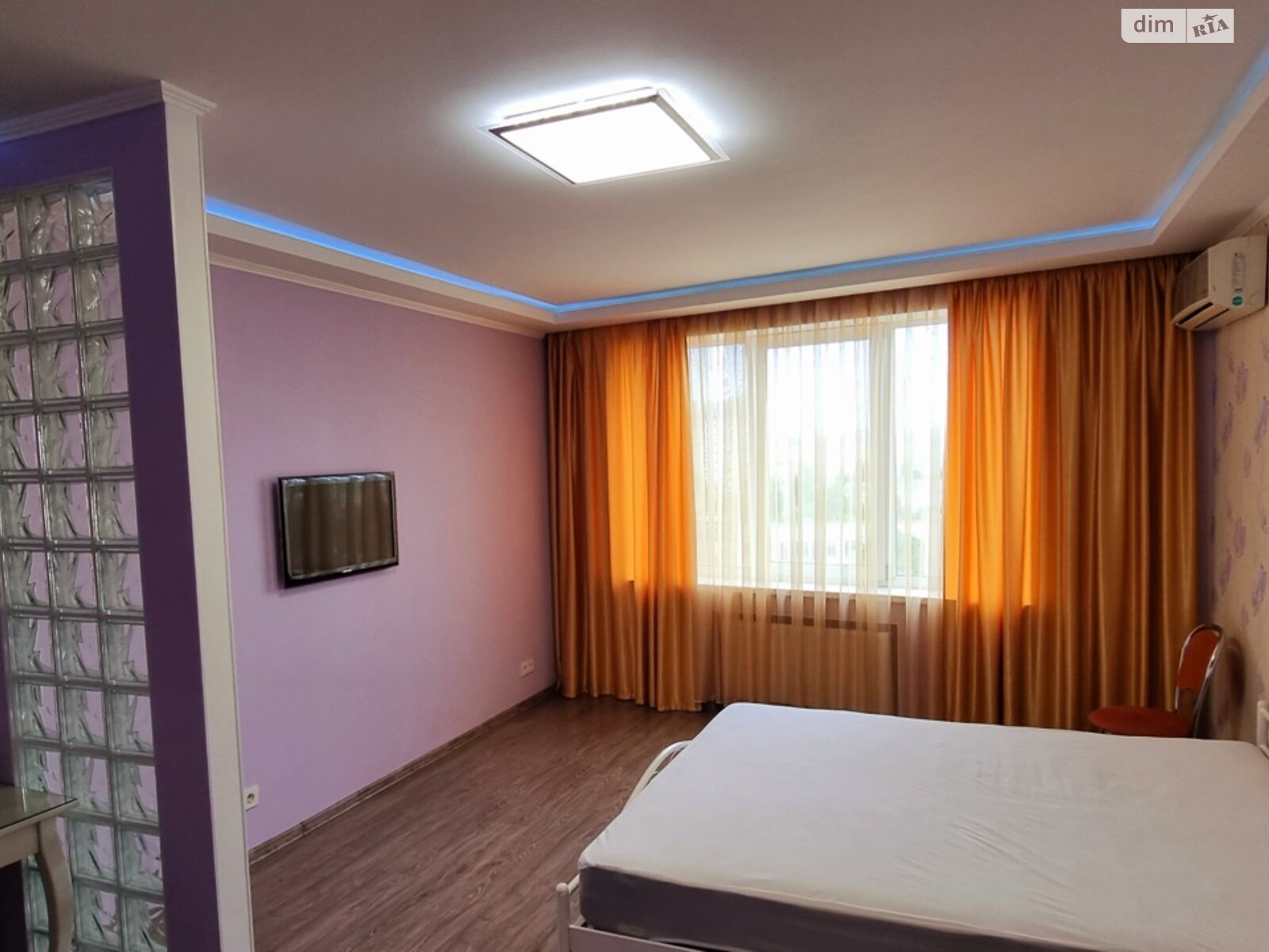 Spacious 1-bedroom apartment with panoramic city views
