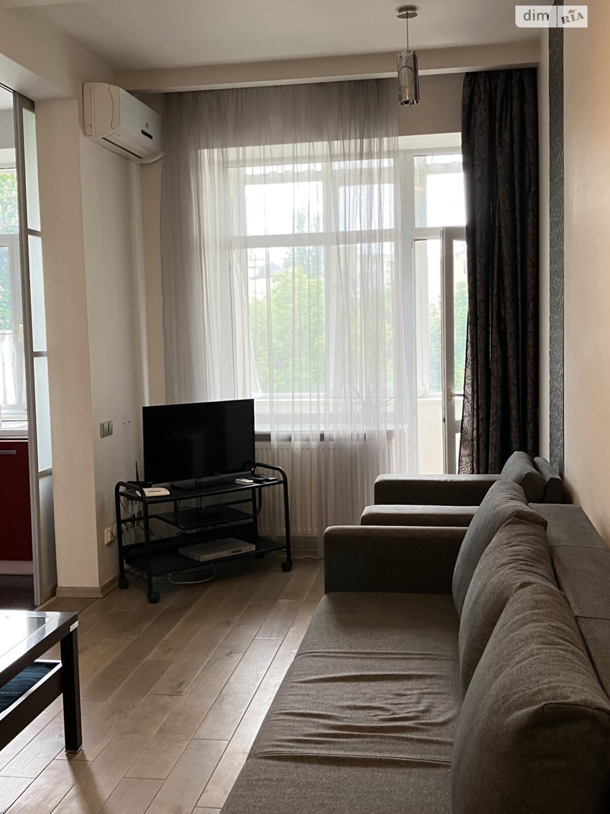 3-Room Apartment near Zoloti Vorota Metro, Fully Equipped