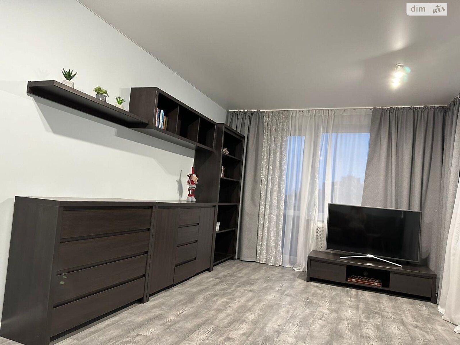 3-Room Apartment on Red Kalina Avenue, Fully Renovated