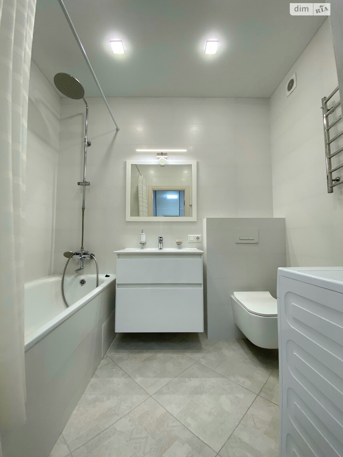 Spacious 1-Bedroom Apartment near Demiivska Metro with Modern Renovation