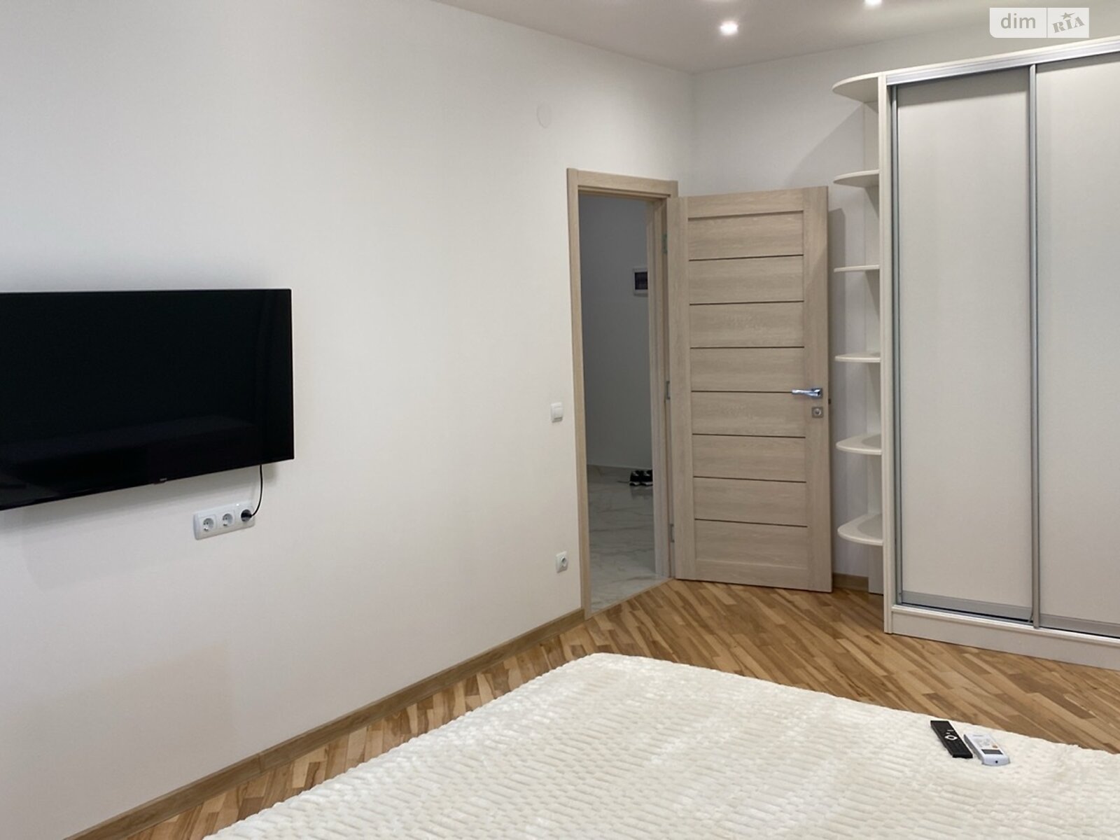 1-bedroom apartment in new building with modern euro renovation