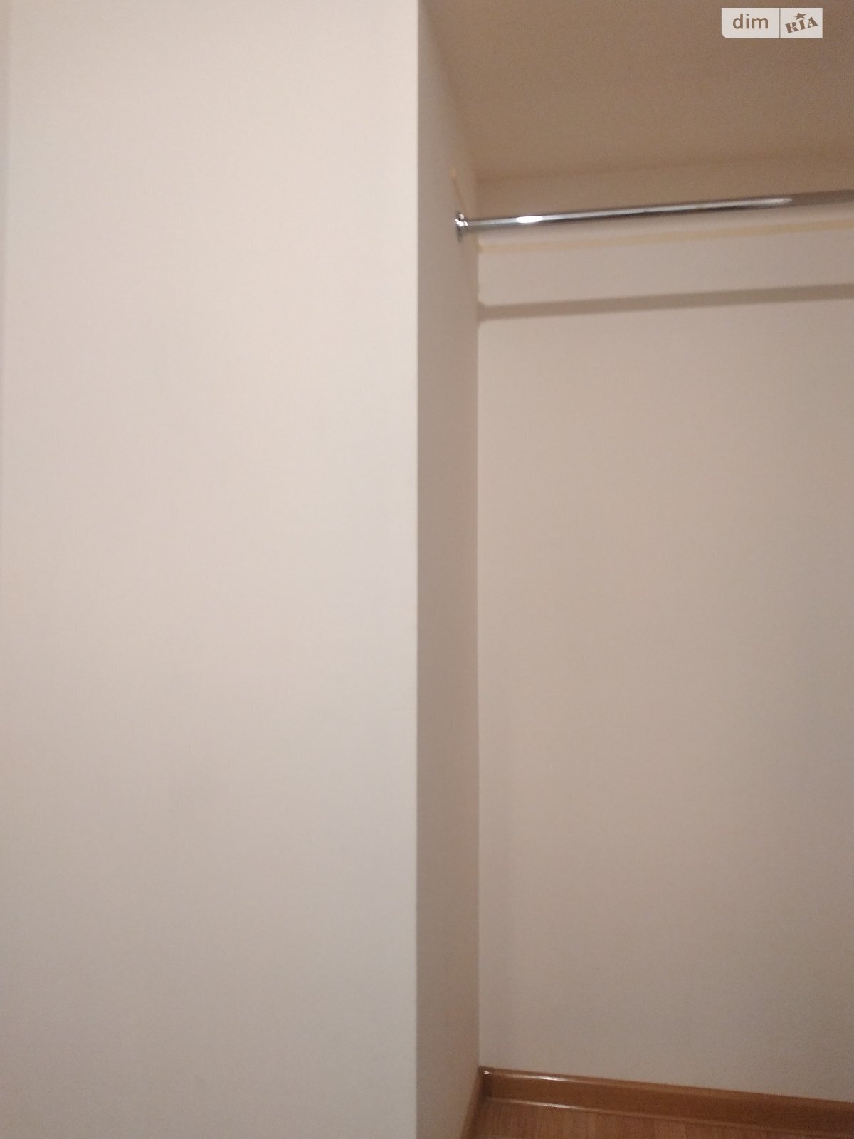 2-Room Apartment near Darnytsia Metro with Full Amenities