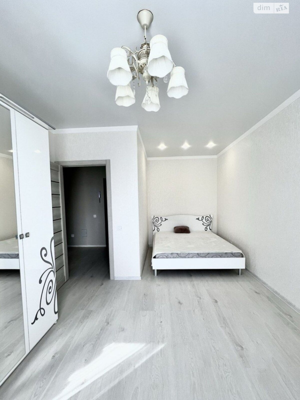 1-bedroom apartment in Akademichesky microdistrict with modern design