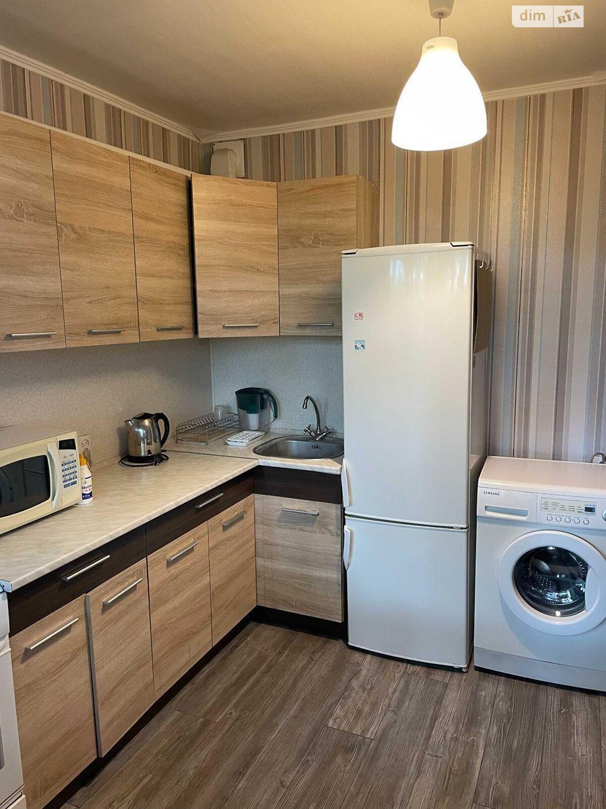 1-Bedroom Apartment near Olimpiyska Metro, Solom'yanka District