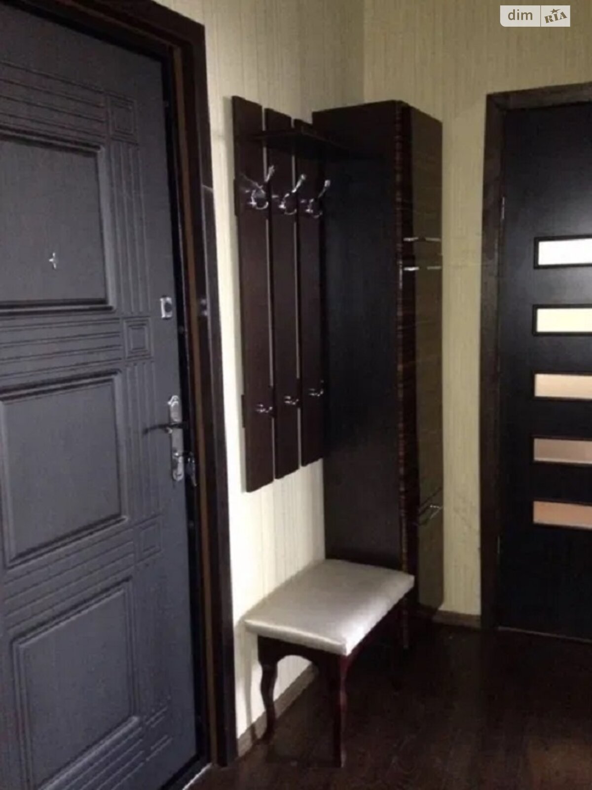 2-Room Apartment near Darnytsia Metro with Full Amenities