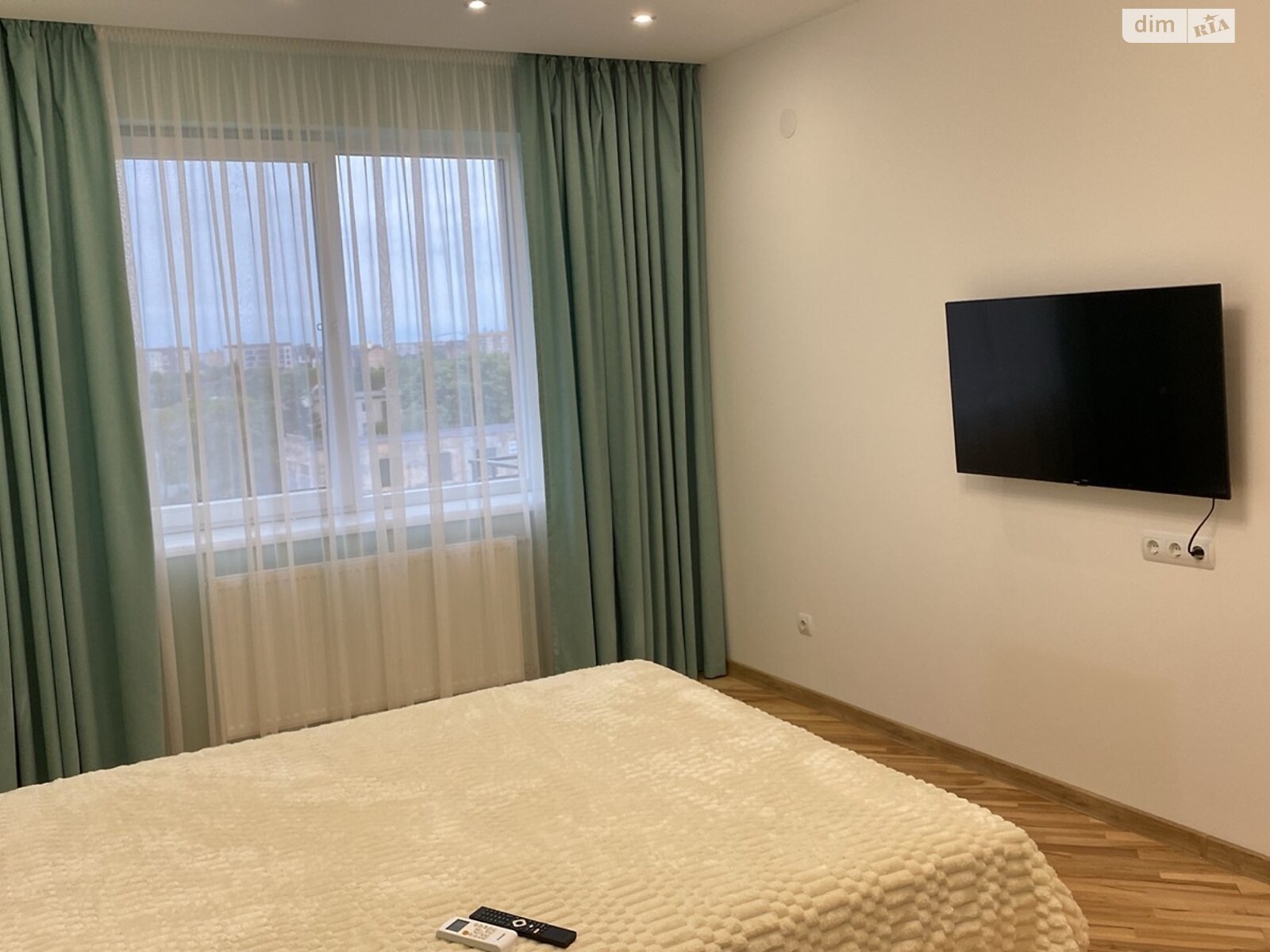 1-bedroom apartment in new building with modern euro renovation
