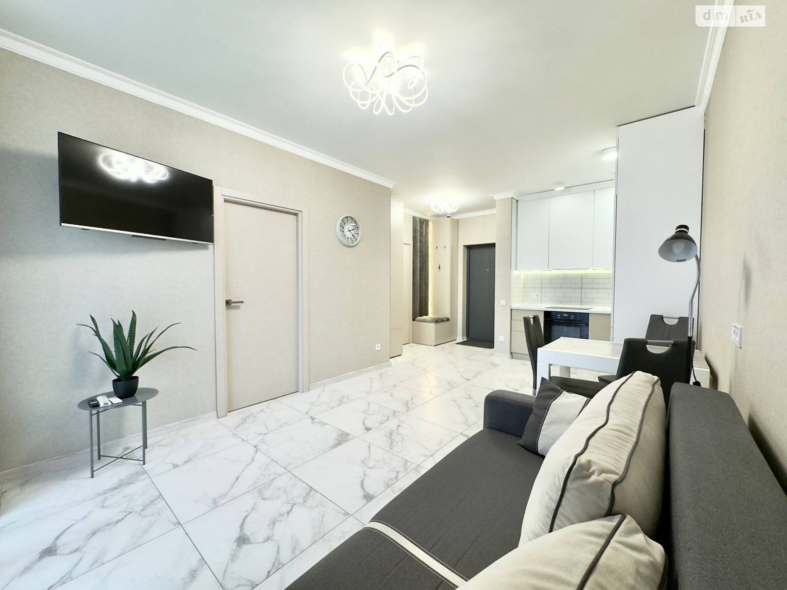 1-Bedroom Apartment in Avalon UP Complex with Balcony and City View