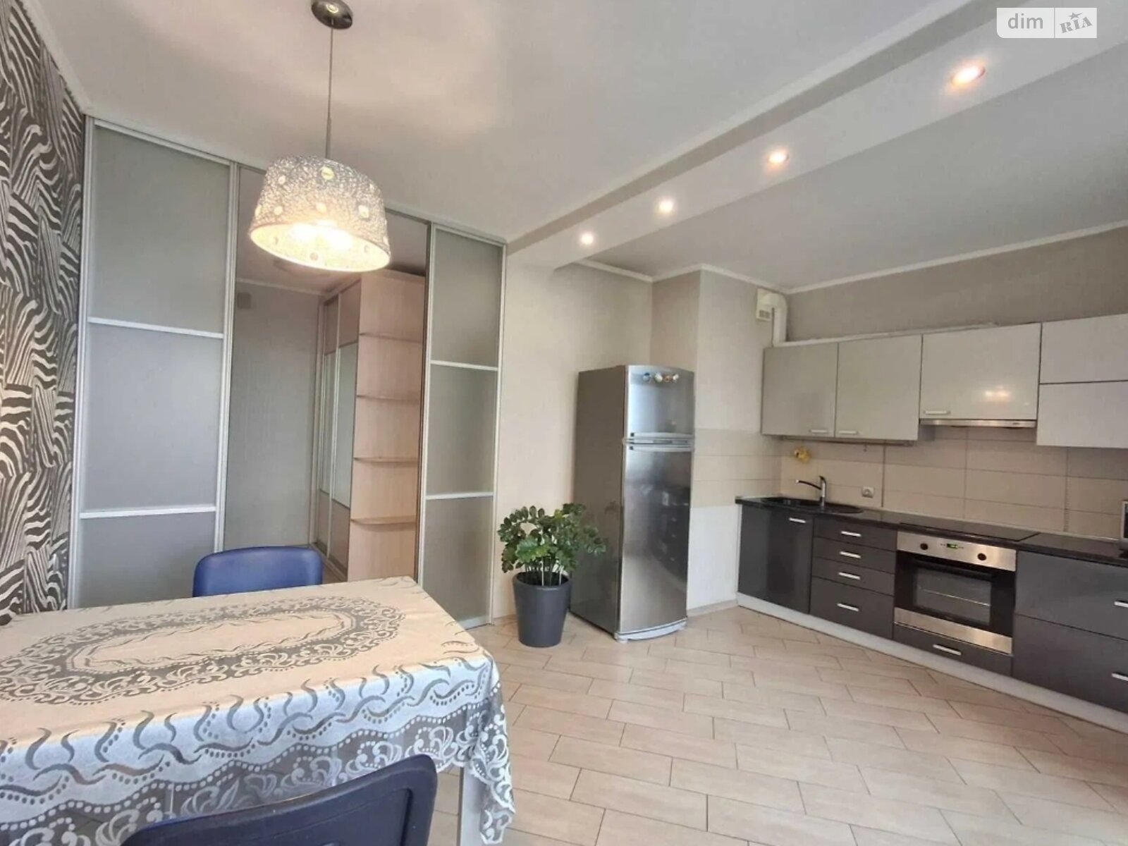 Spacious Apartment on Left Bank with Modern Amenities