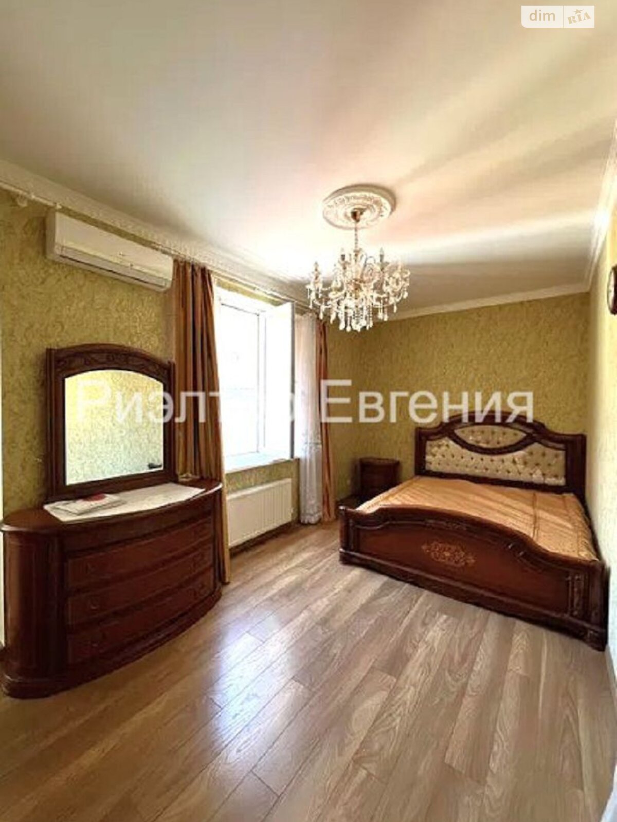 3-Room Apartment in Shevchenko Park Center, 5th Floor