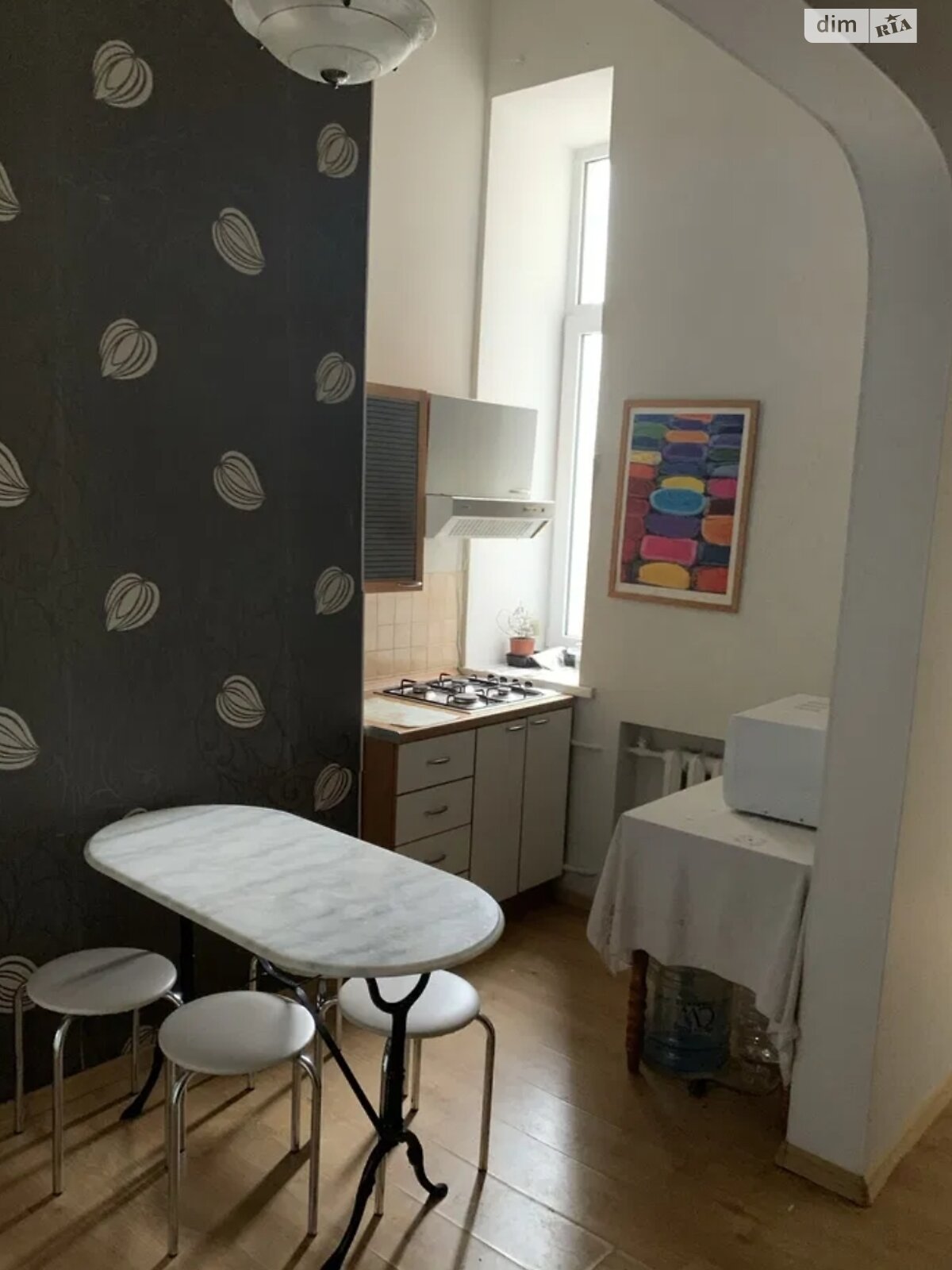 Central apartment with quality renovation and everything you need