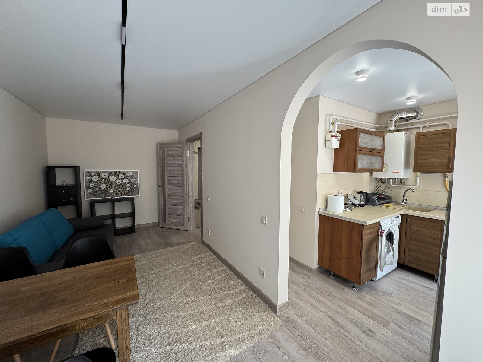 2-Room Apartment on Secheni Street with Separate Rooms and Balcony