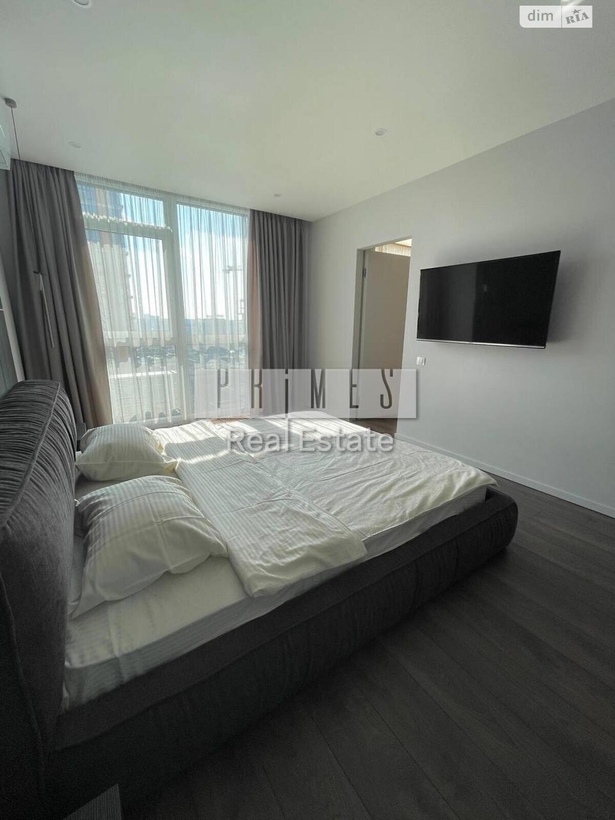 Modern Designer 2-Bedroom Apartment in Central Kyiv