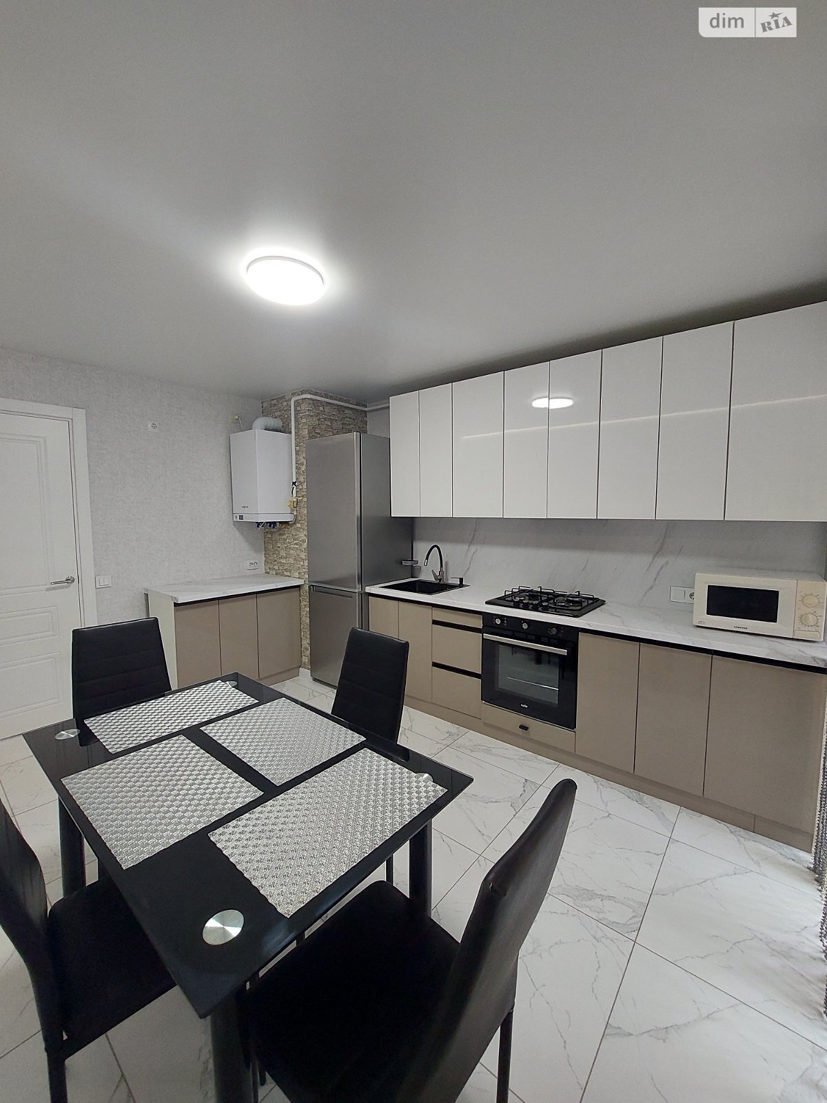 Modern Two-Room Apartment in Yarovytsia Complex
