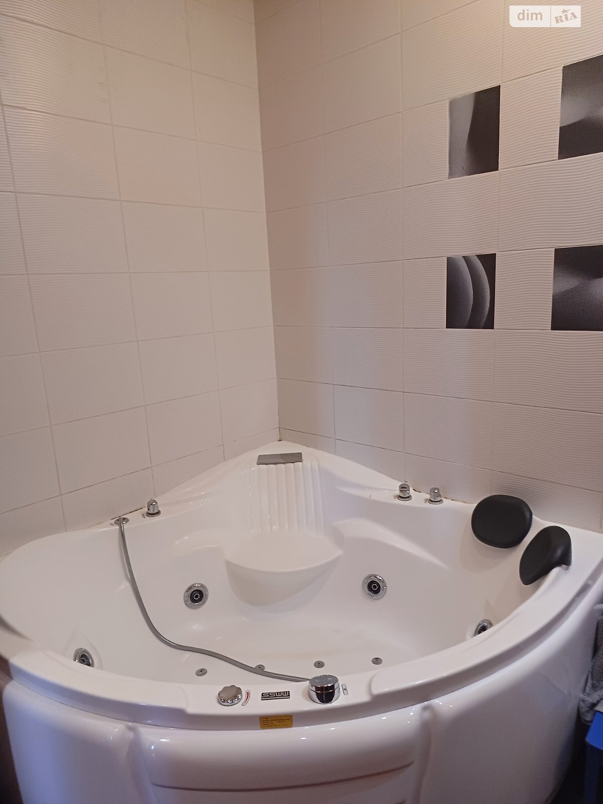 Cozy apartment with jacuzzi and warm floor, suitable for family or couple