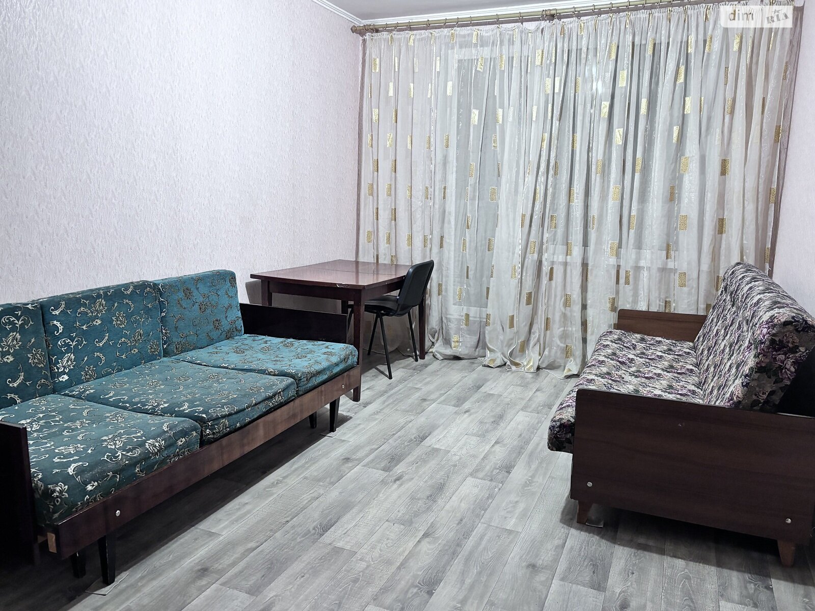 Walking distance to metro, clean apartment with fresh renovation