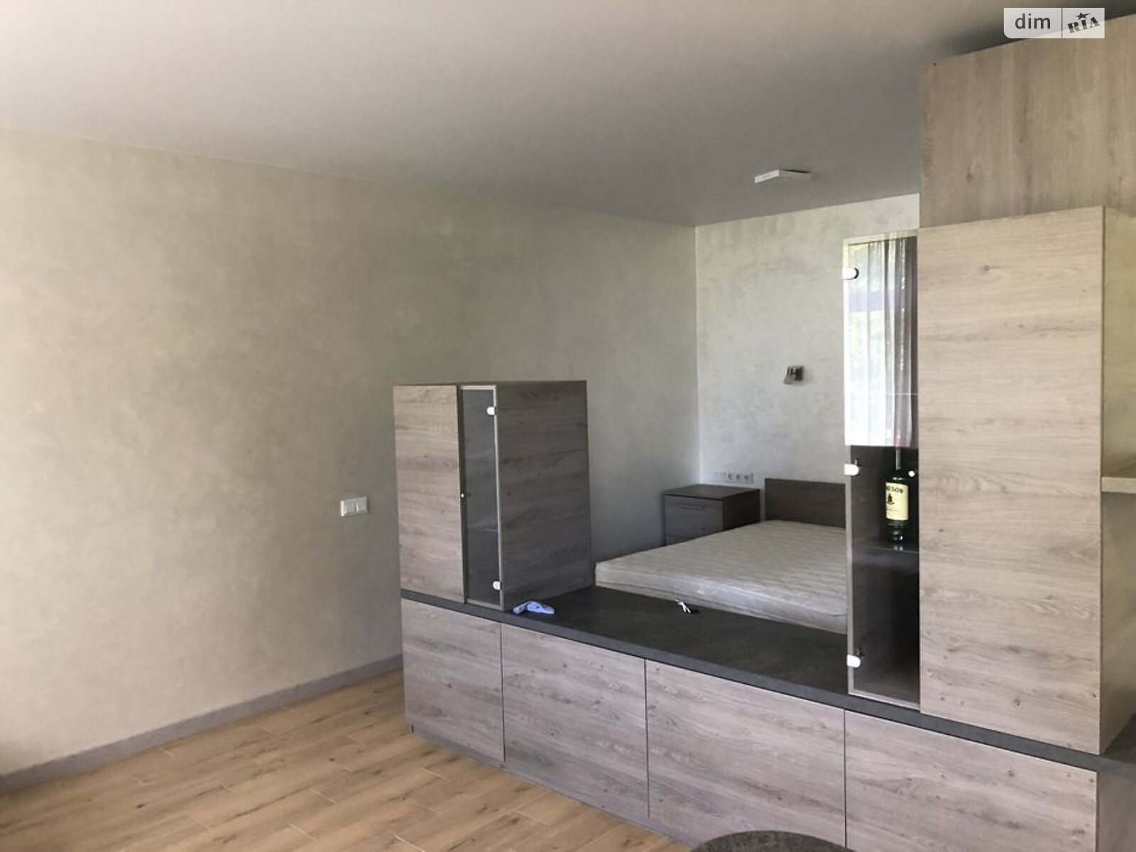 1-Bedroom Apartment in Kyiv on Beresteiskyi Avenue with Modern Renovation