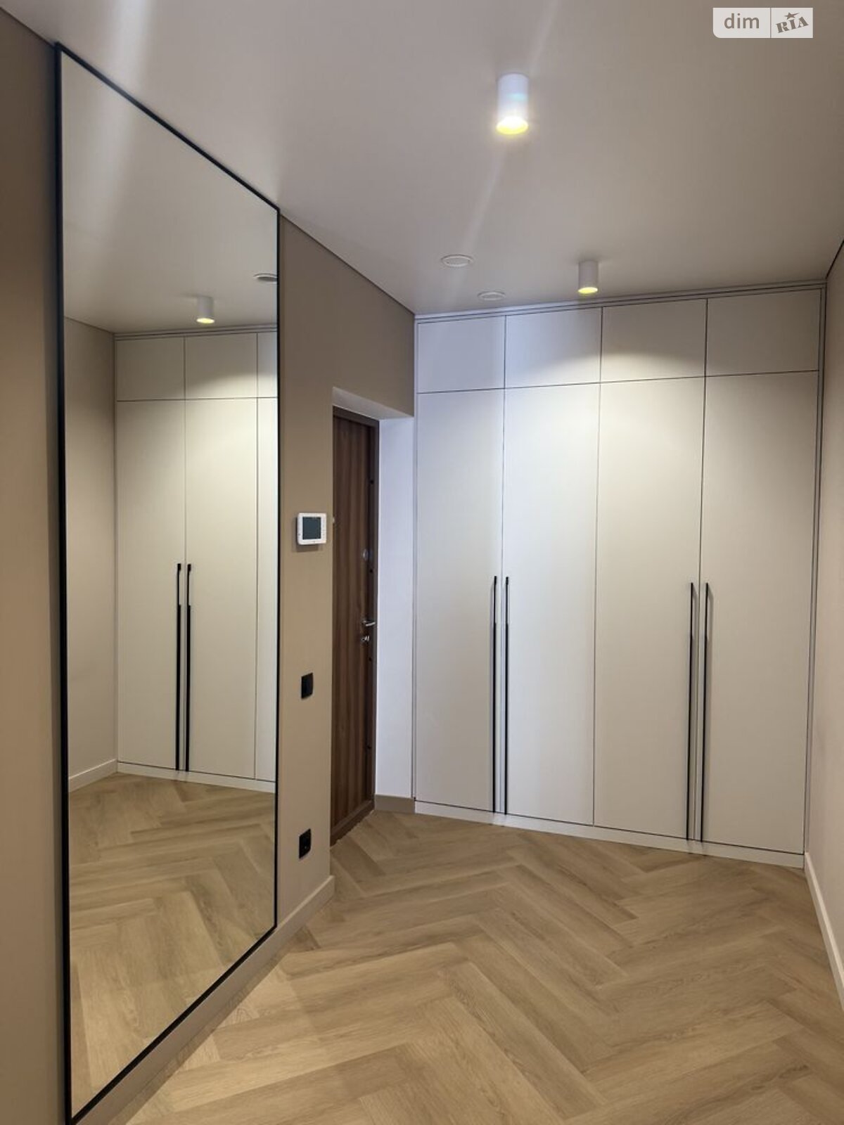 Designer Renovated Apartment with Modern Amenities