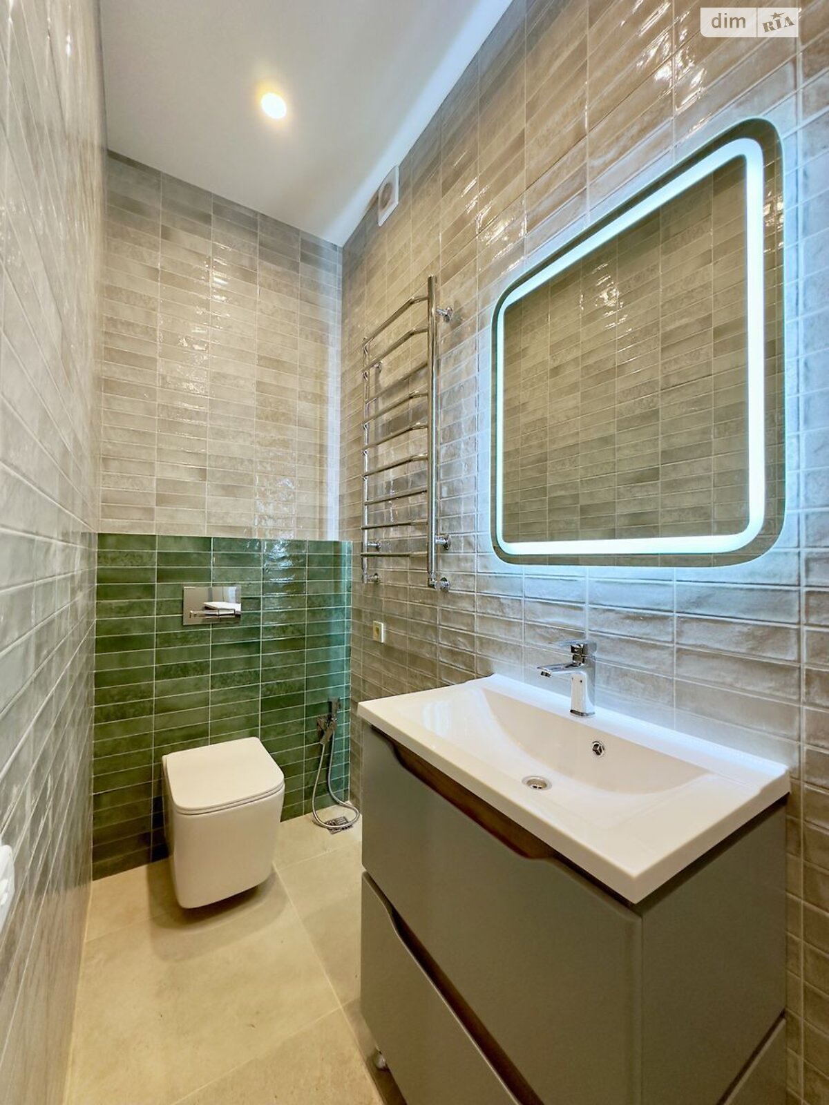 Spacious 1-bedroom apartment in Park Tower with city panorama