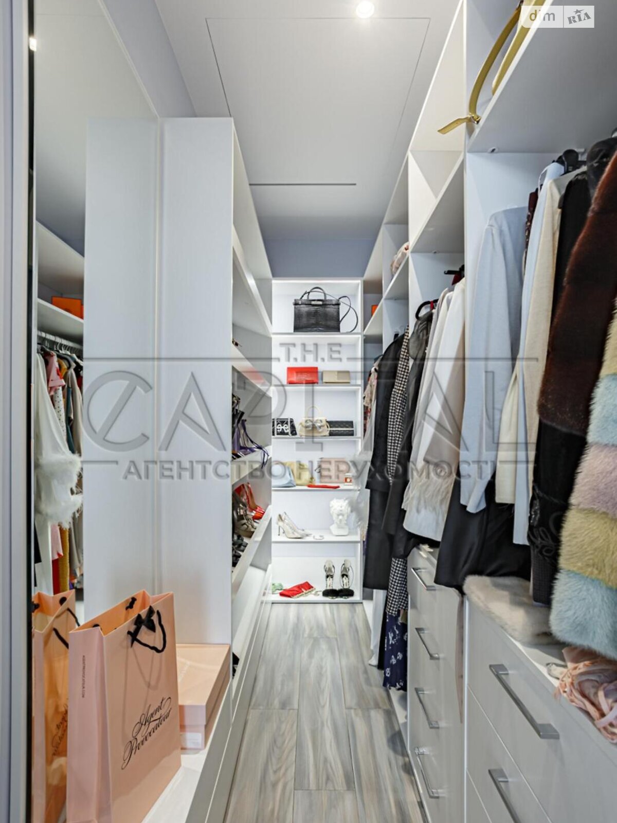 2-bedroom apartment in Taryan Towers, central Kyiv