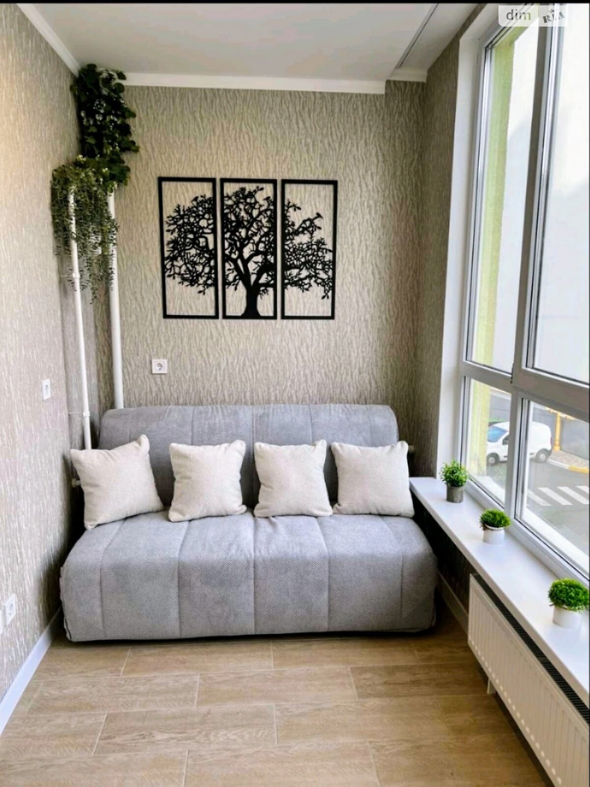 Designer Renovated Apartment with Modern Amenities and Comfortable Layout