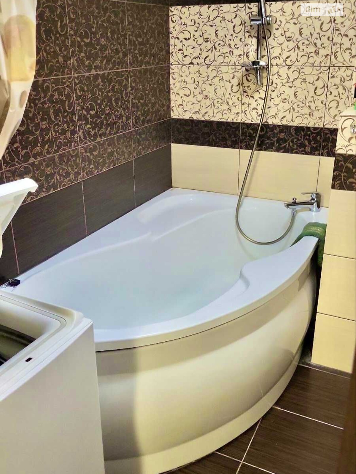 2-Bedroom Apartment in Cosmopolitan Complex, Degtiarevska Street