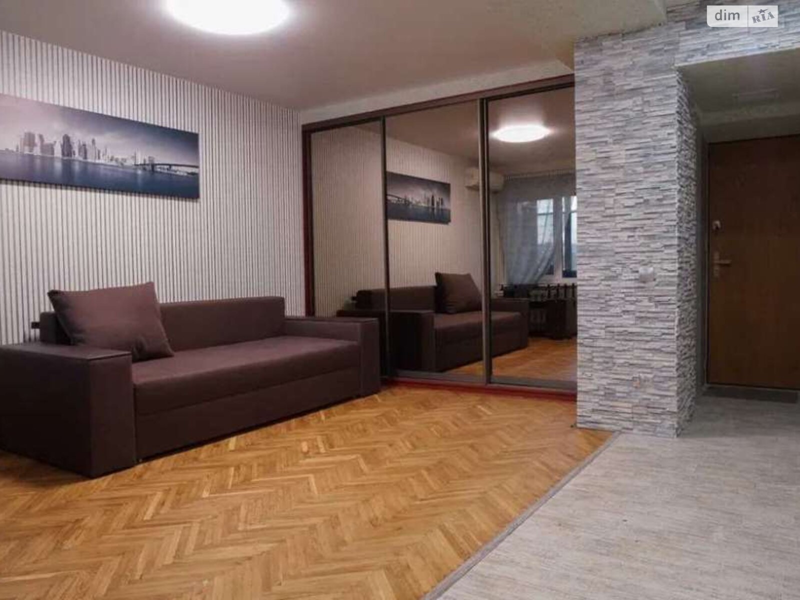 1-Room Studio Apartment near Circus and Vokzalnaya Metro