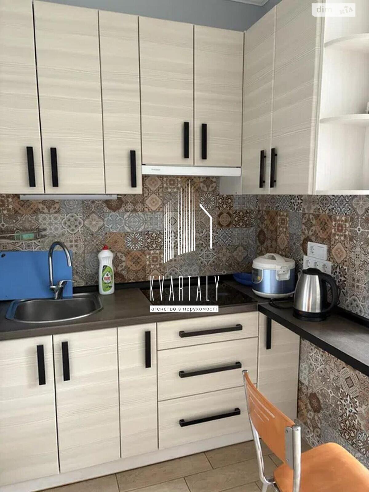 1-bedroom apartment on Akhmatova Anna Street, 7th floor, well-equipped