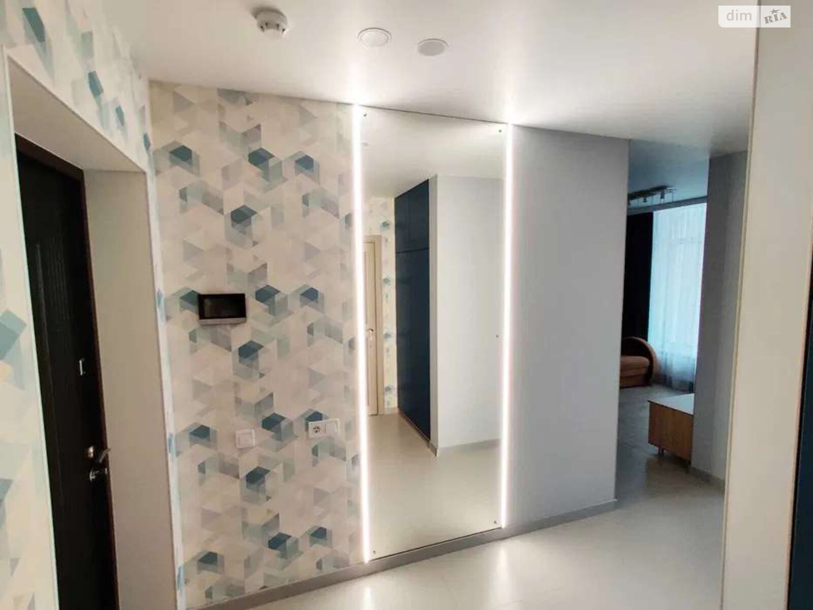 Bright and cozy 1-bedroom apartment with designer renovation in Warsaw Residential Complex