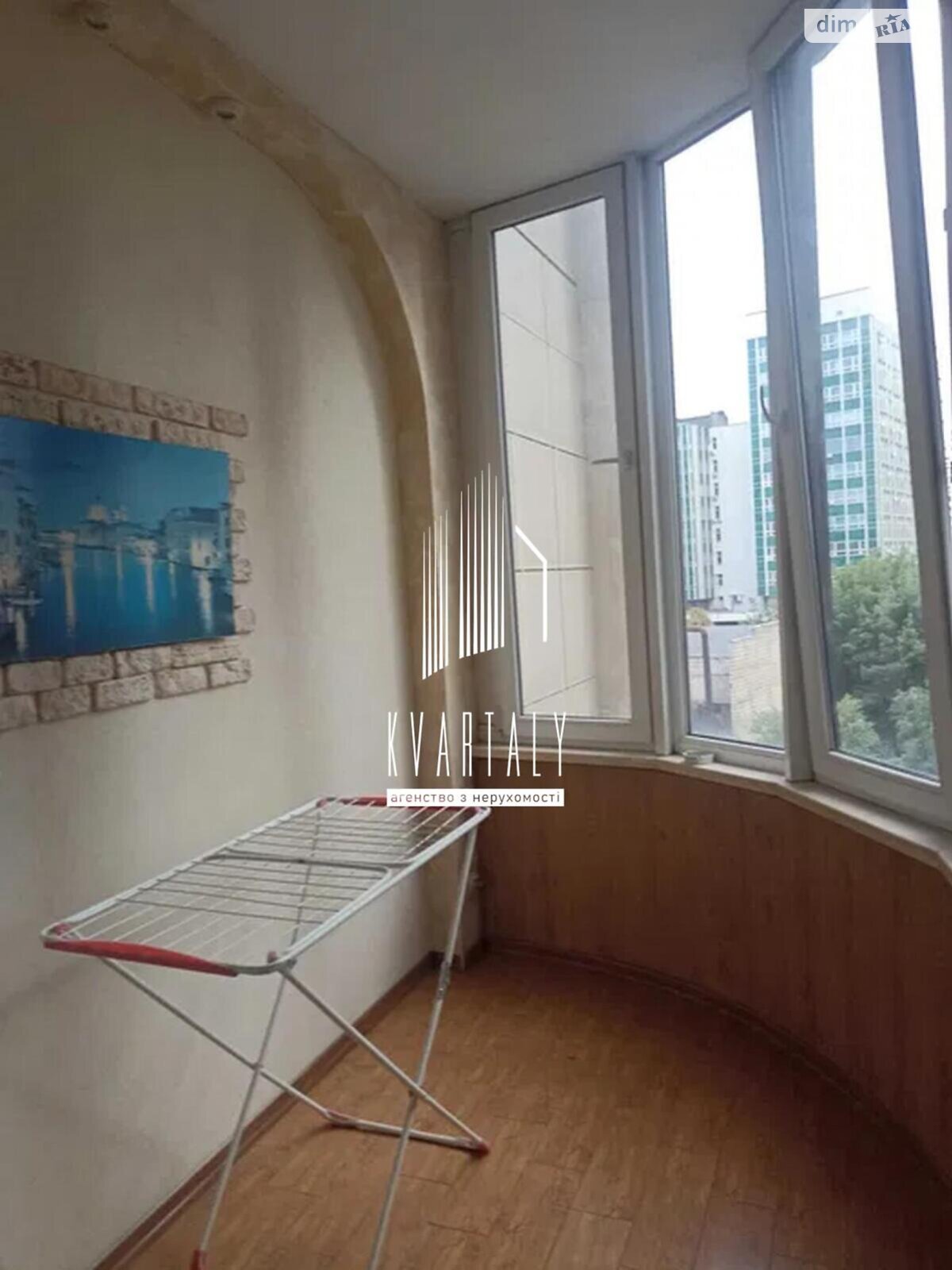 Stylish 2-Room Apartment with Venetian-Inspired Interior in Central Location
