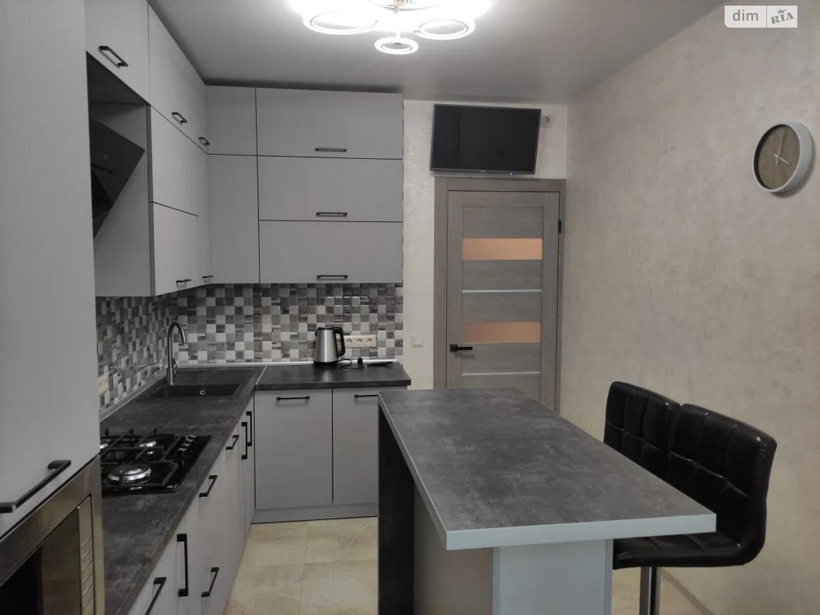 One-bedroom apartment in Semitsvit Complex, 15 minutes from city center