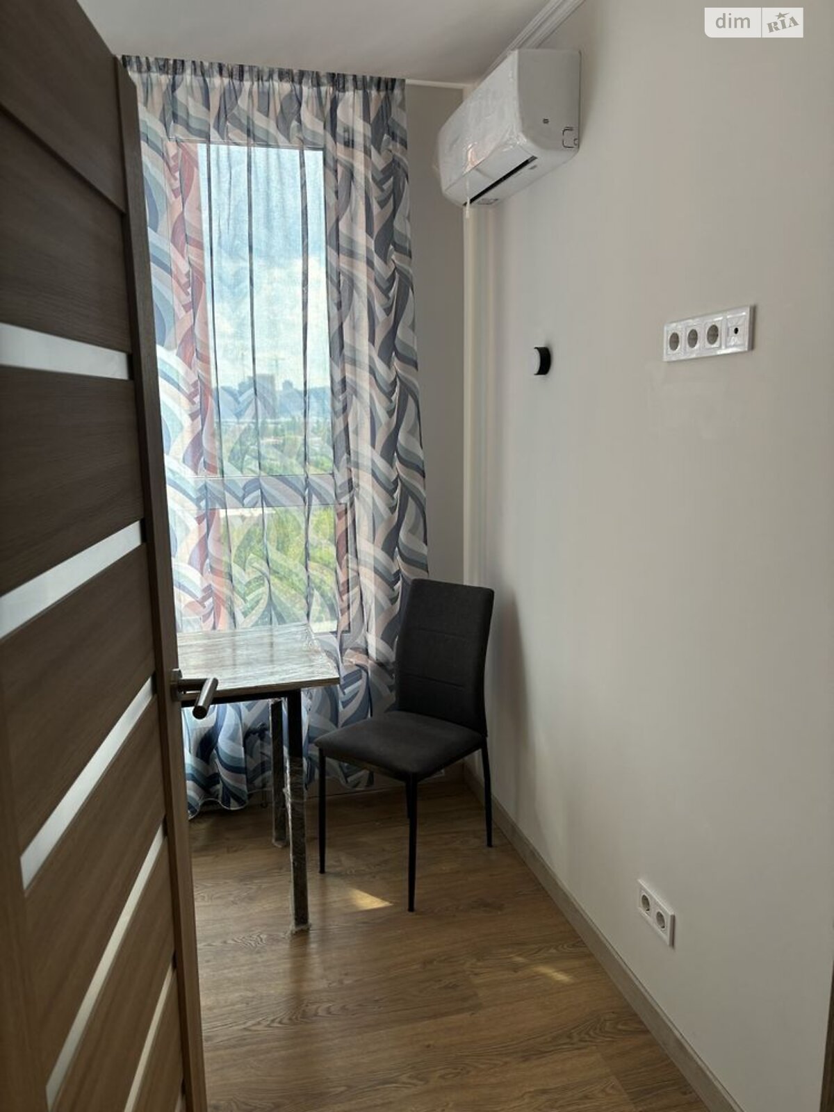 One-bedroom apartment in business-class house with Podol view
