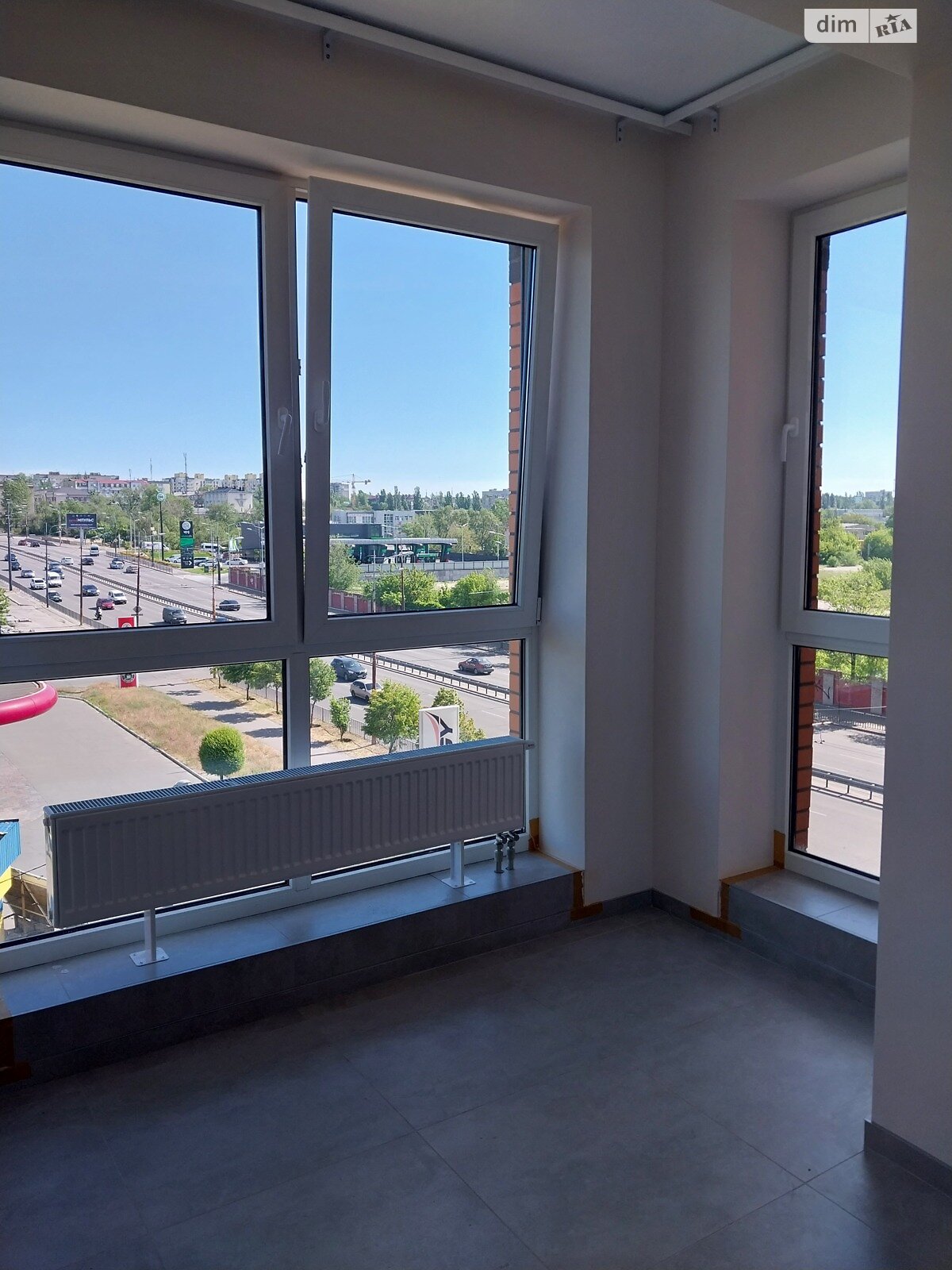 1-Bedroom Apartment in Arzhanova Complex, Left Bank