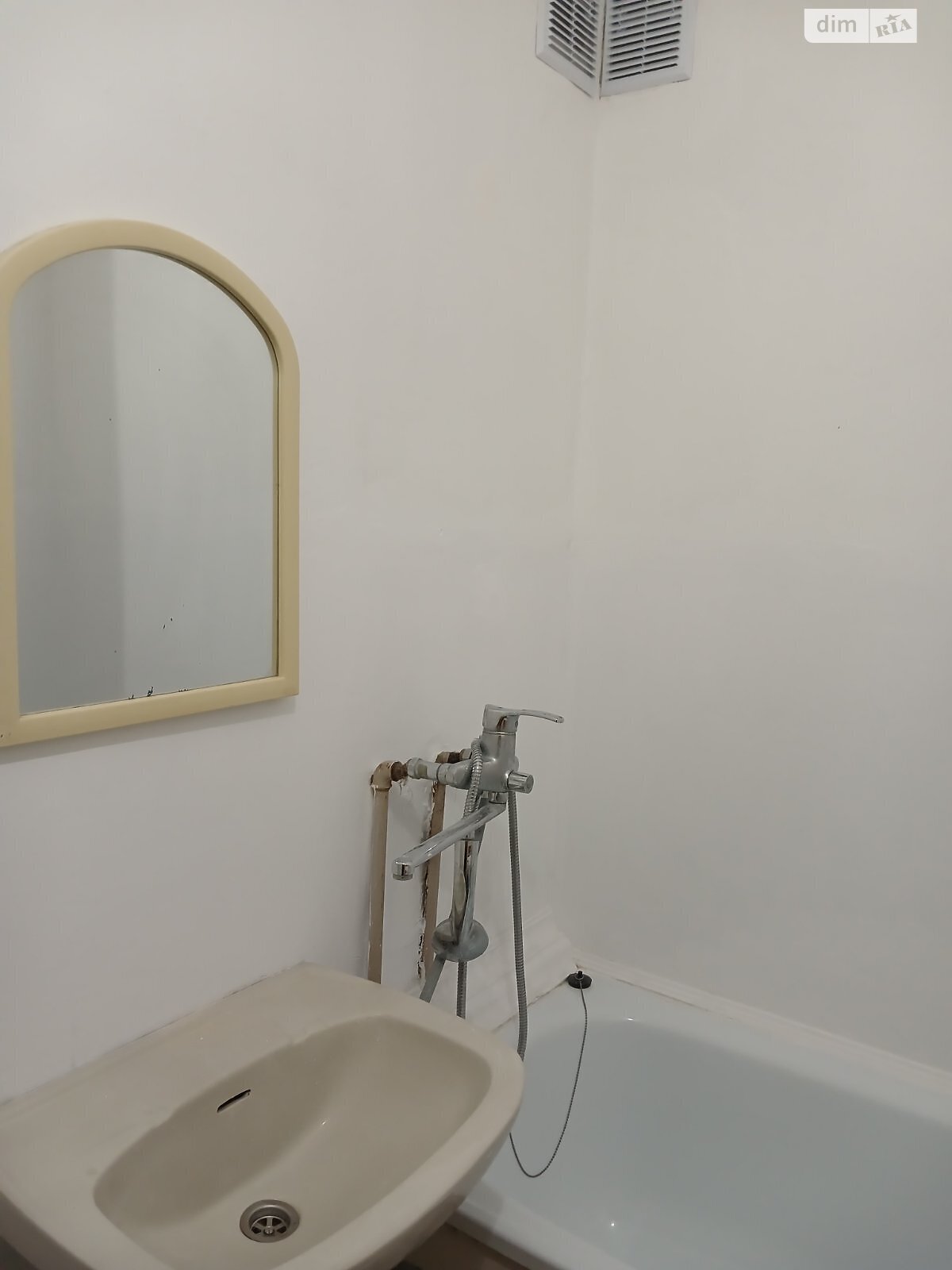 1-Bedroom Apartment on Kolomyiska Street, Sykhiv Area