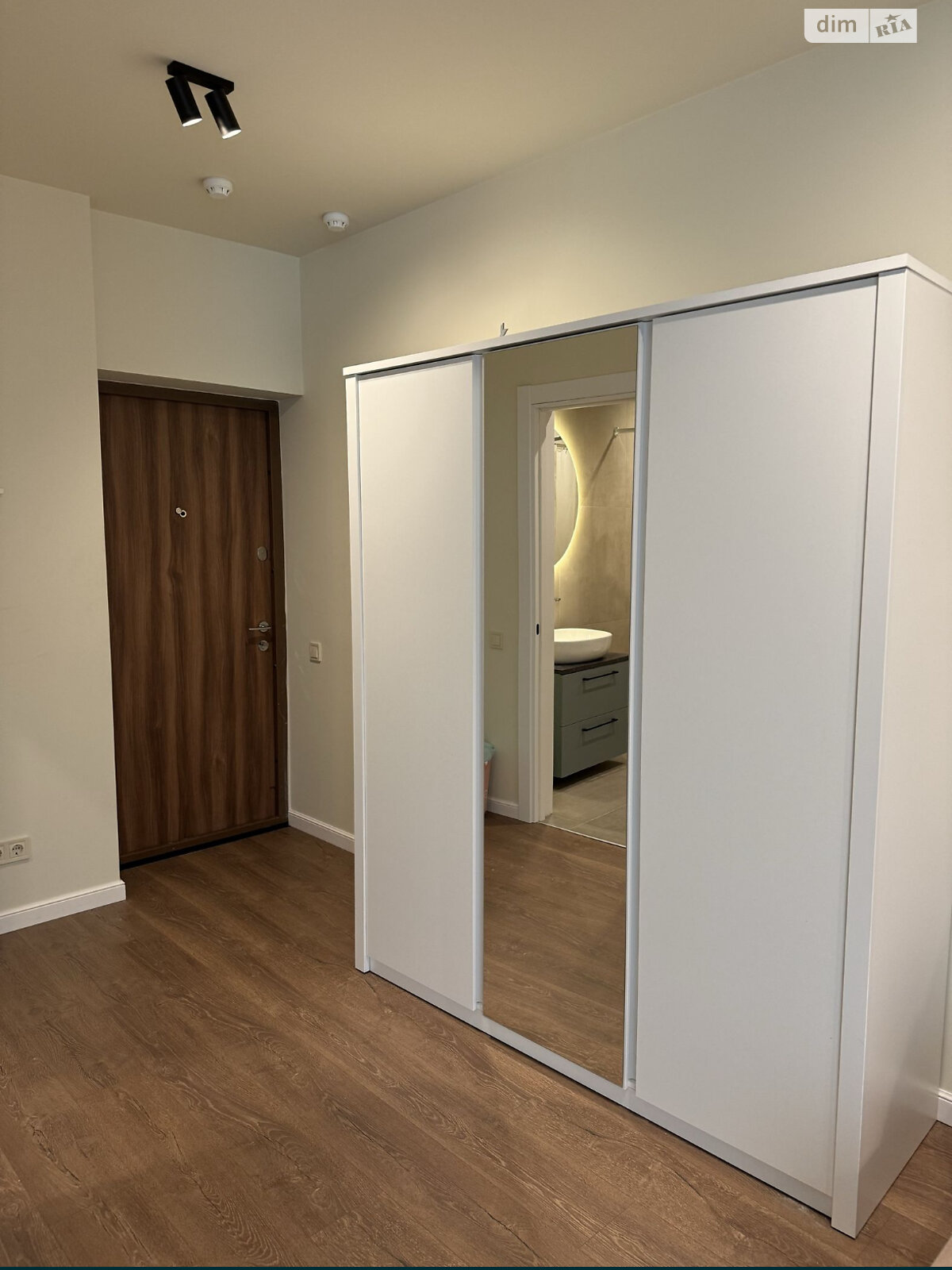 2-Bedroom Apartment in Modern High-Rise Building