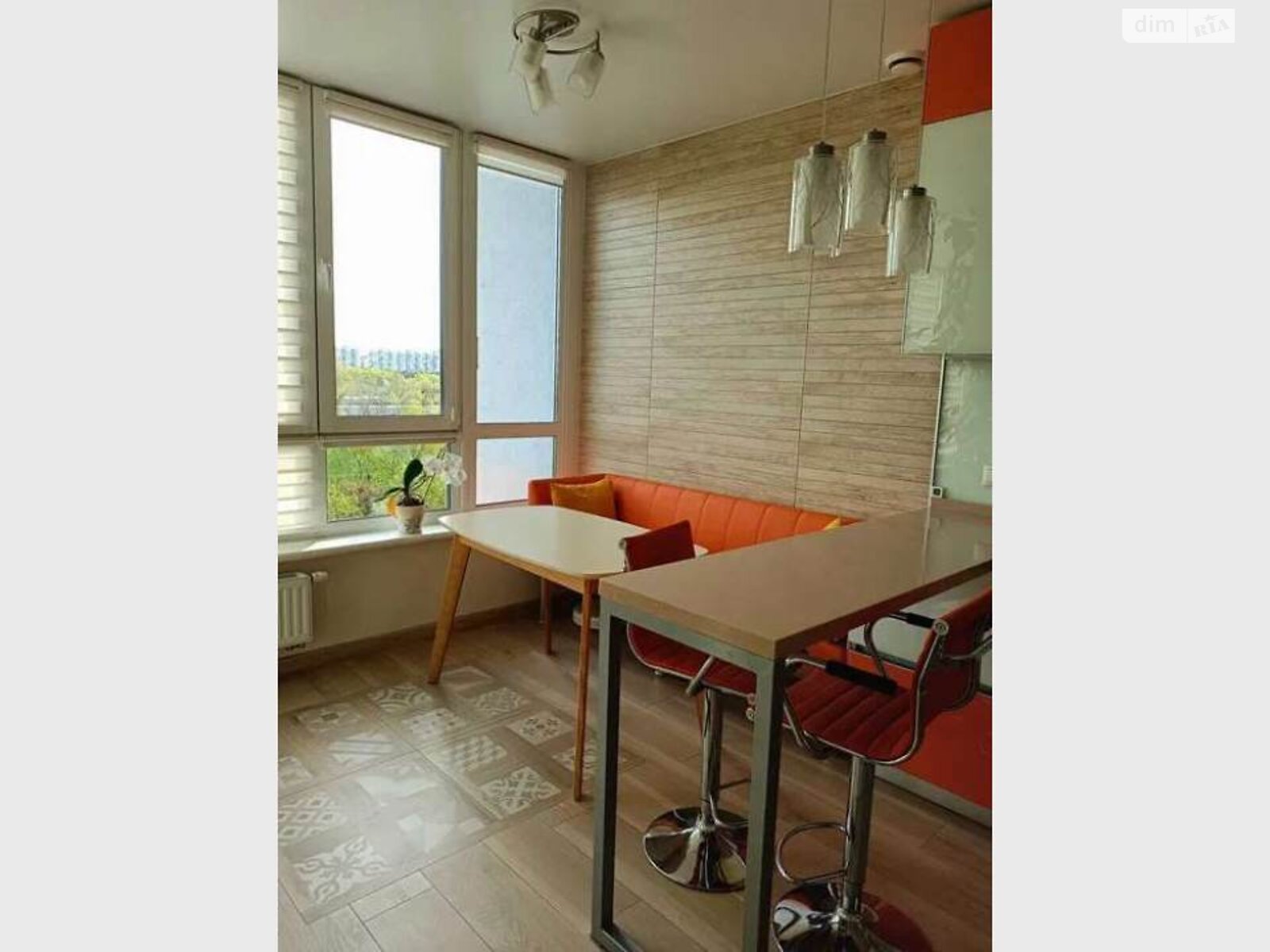 Compact Apartment Near Levoberezhna Metro with Modern Design