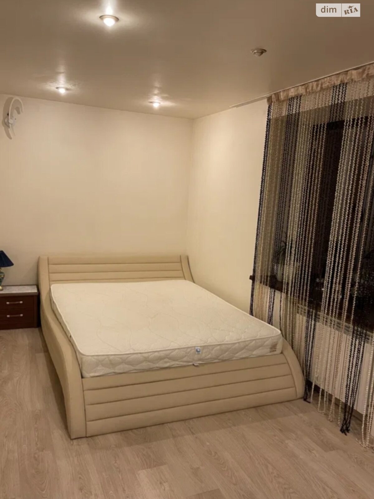 Spacious Apartment near Dnipro River, Convenient Location