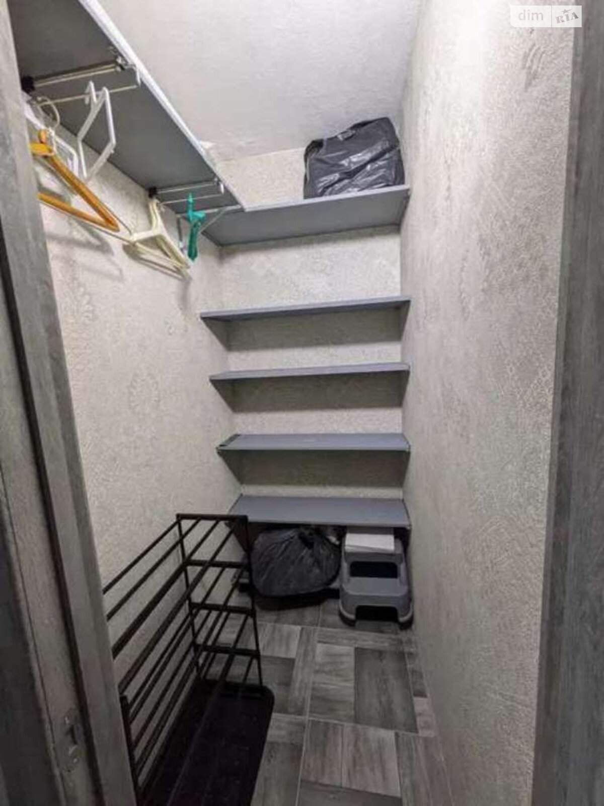 1-Room Apartment on Raduzhna Street, Dniprovskyi District