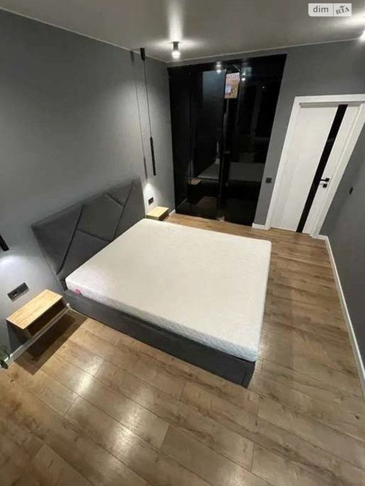 Modern Apartment with Designer Interior and Full Amenities