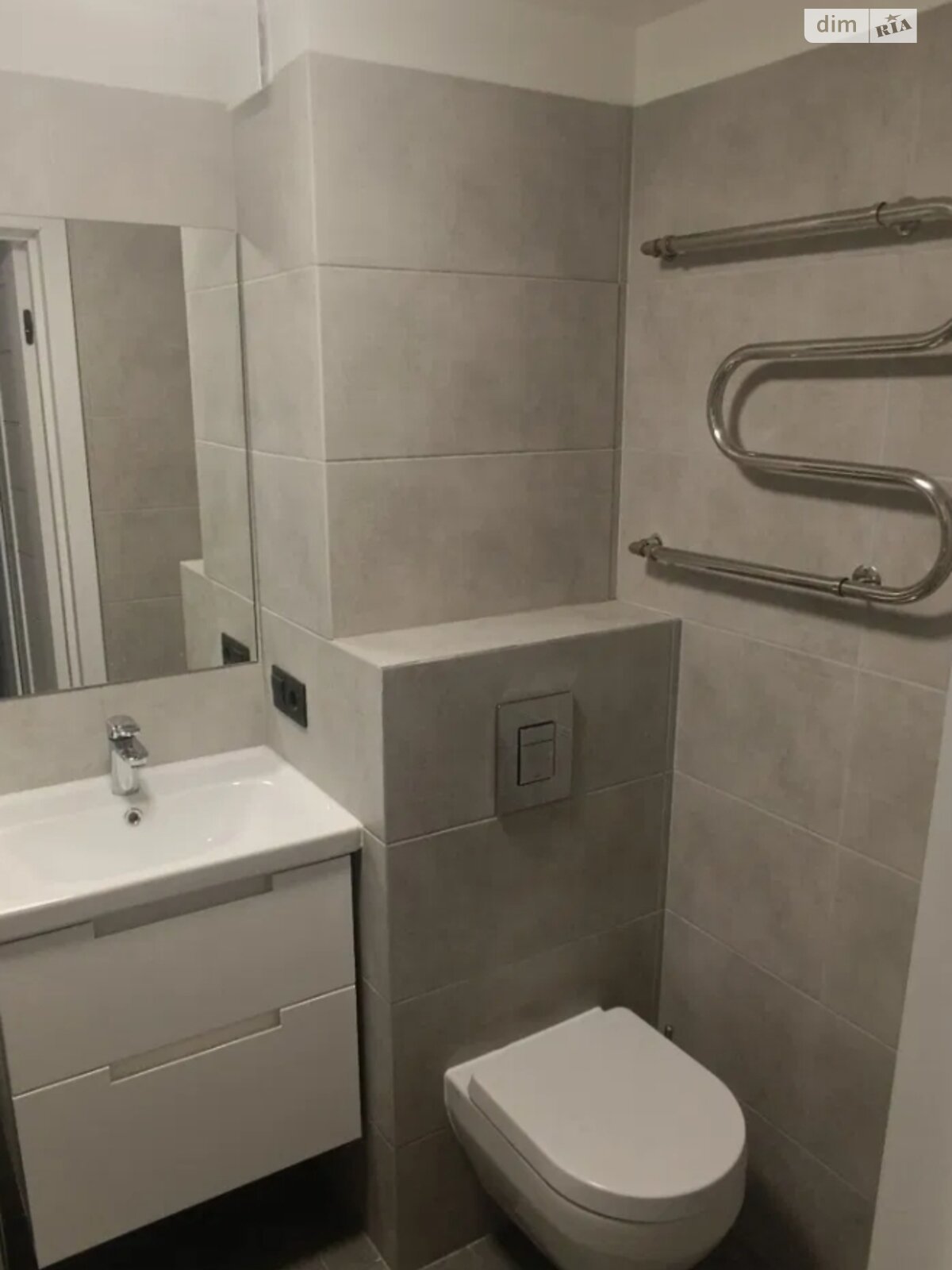 Spacious Sunny Apartment Near Dnipro Metro, Close to City Center