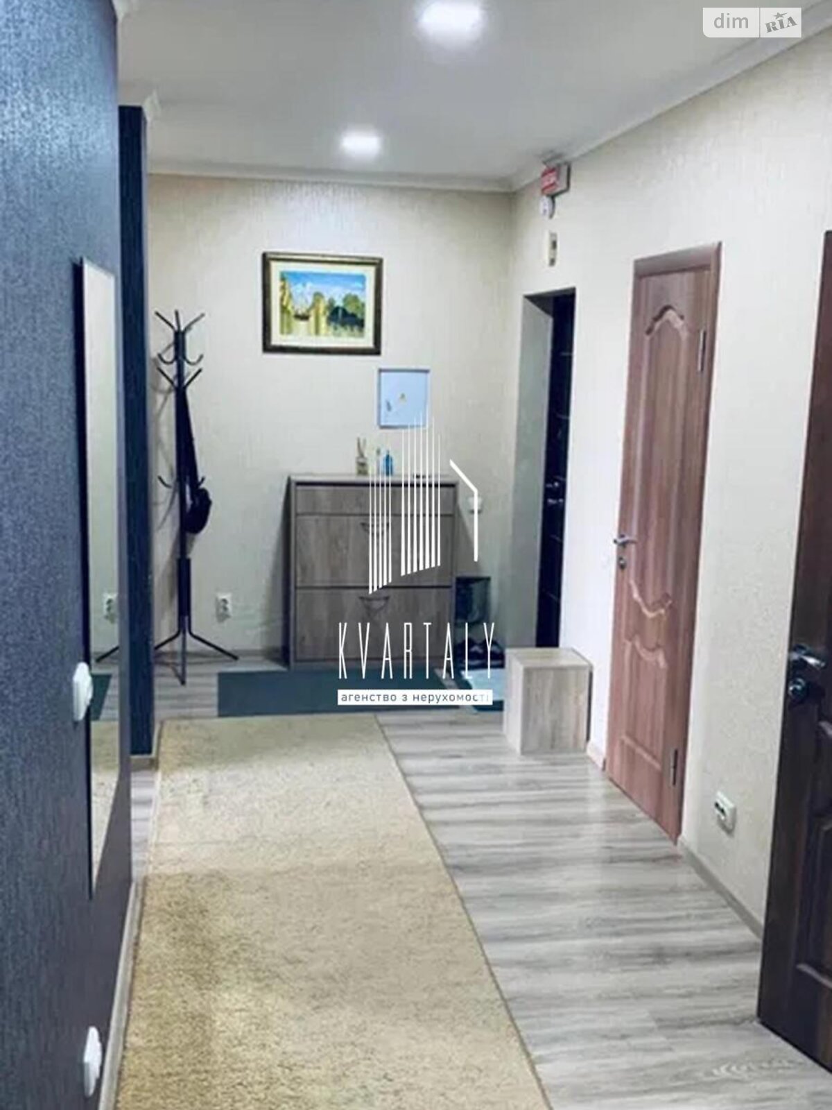 2-Room Apartment on Oleny Pchilky Street, 8th Floor, Well-Equipped