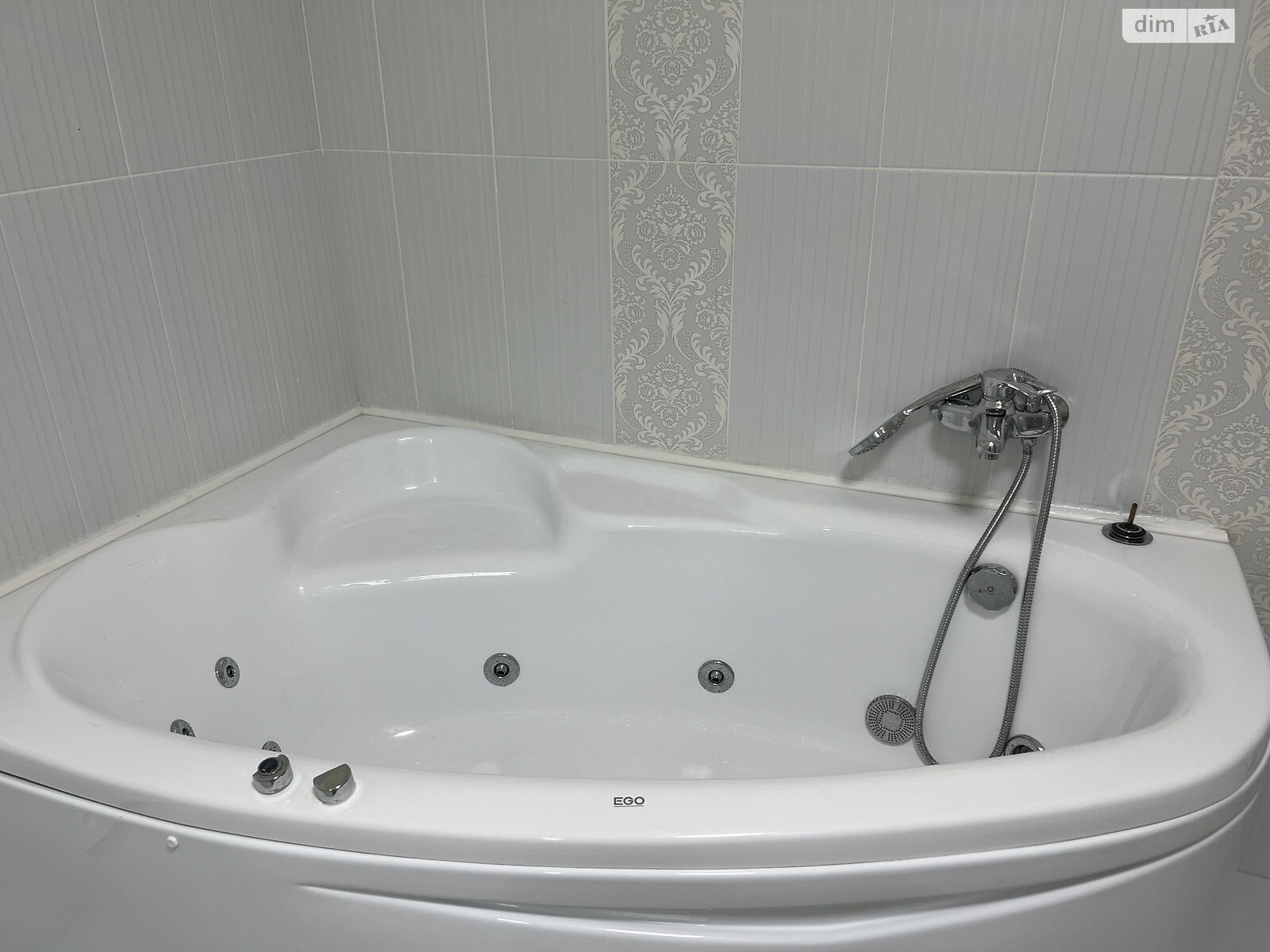 3-Bedroom Duplex Apartment on Sofievskaya Street