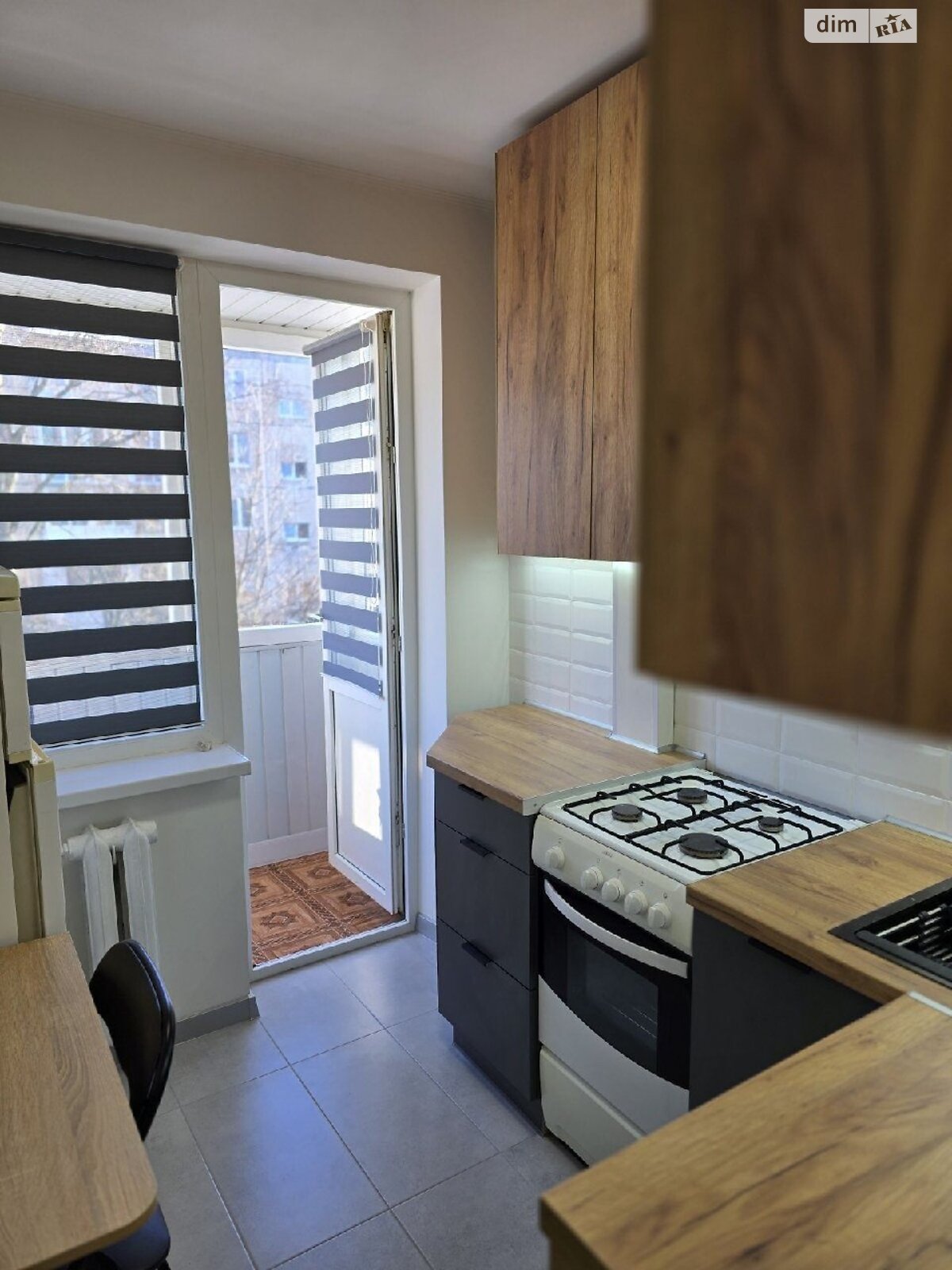 1-Room Apartment on Stetsenko Street with Updated Renovation