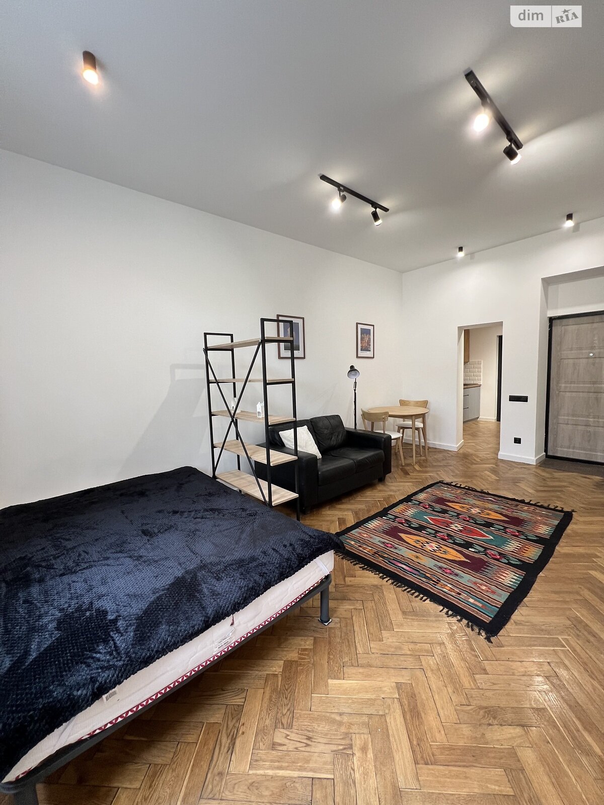 1-room apartment in elite area near park zone with modern renovation
