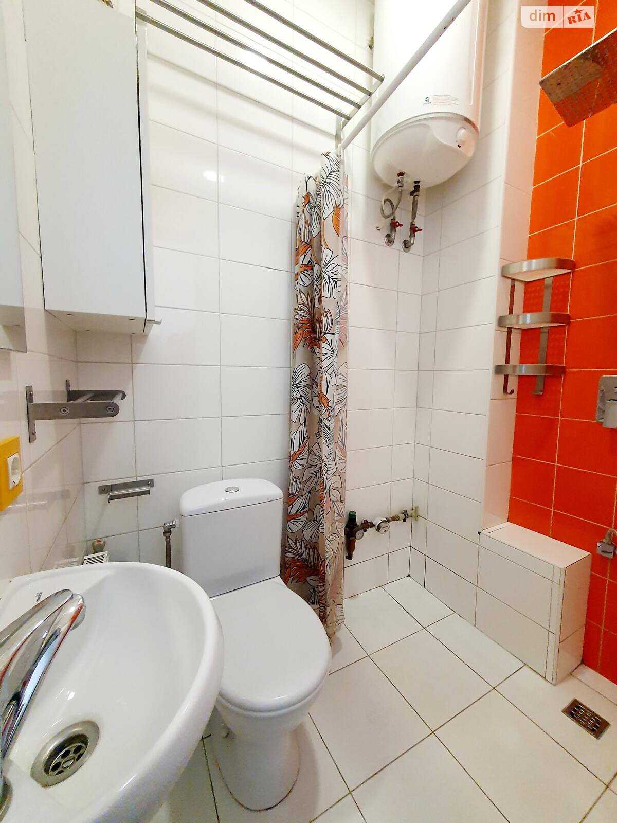 Two-level studio apartment 18 sq.m near three metro stations