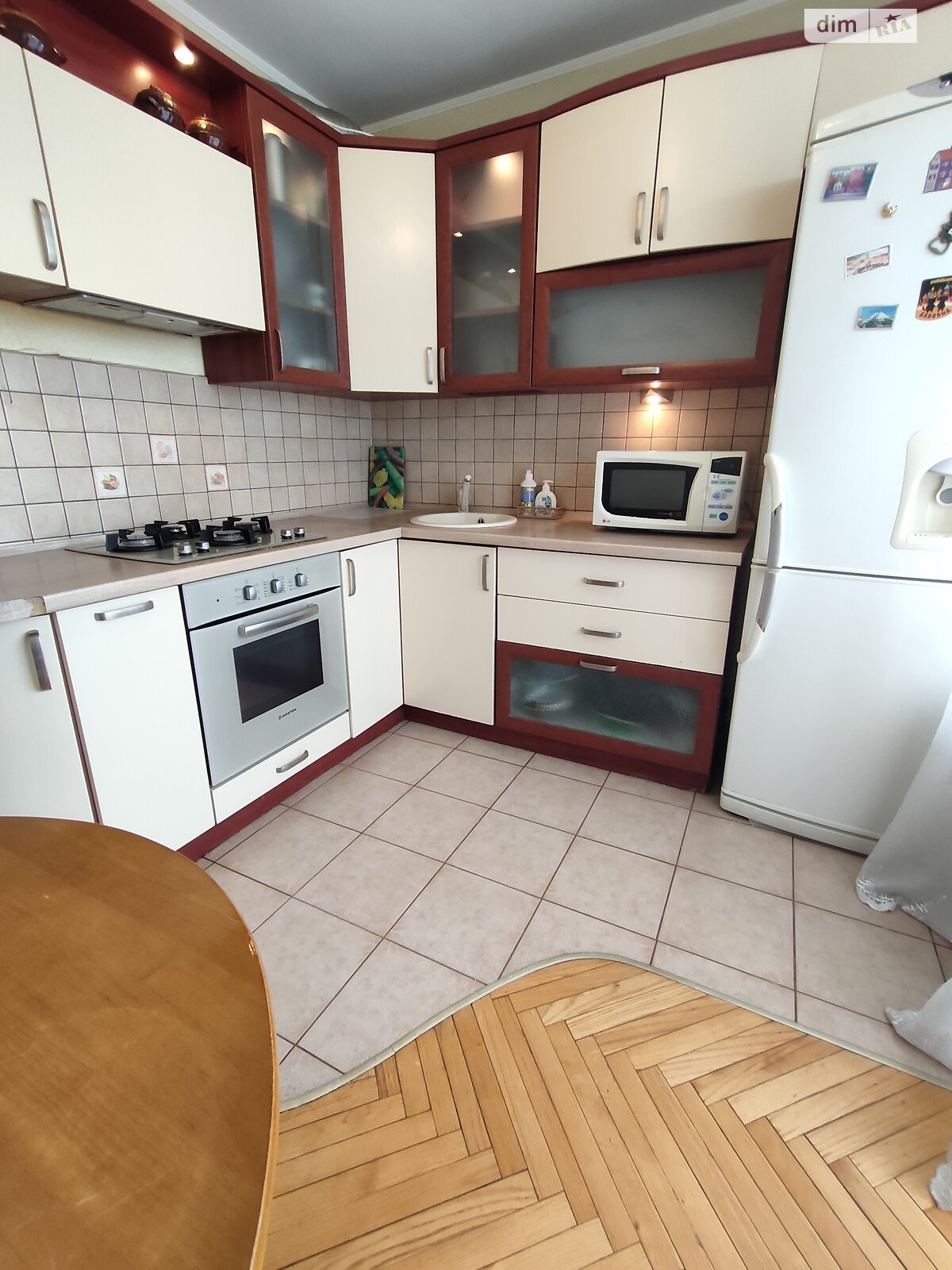 3-Room Apartment in Svyatoshin District, Yuzhnaya Borshchagovka